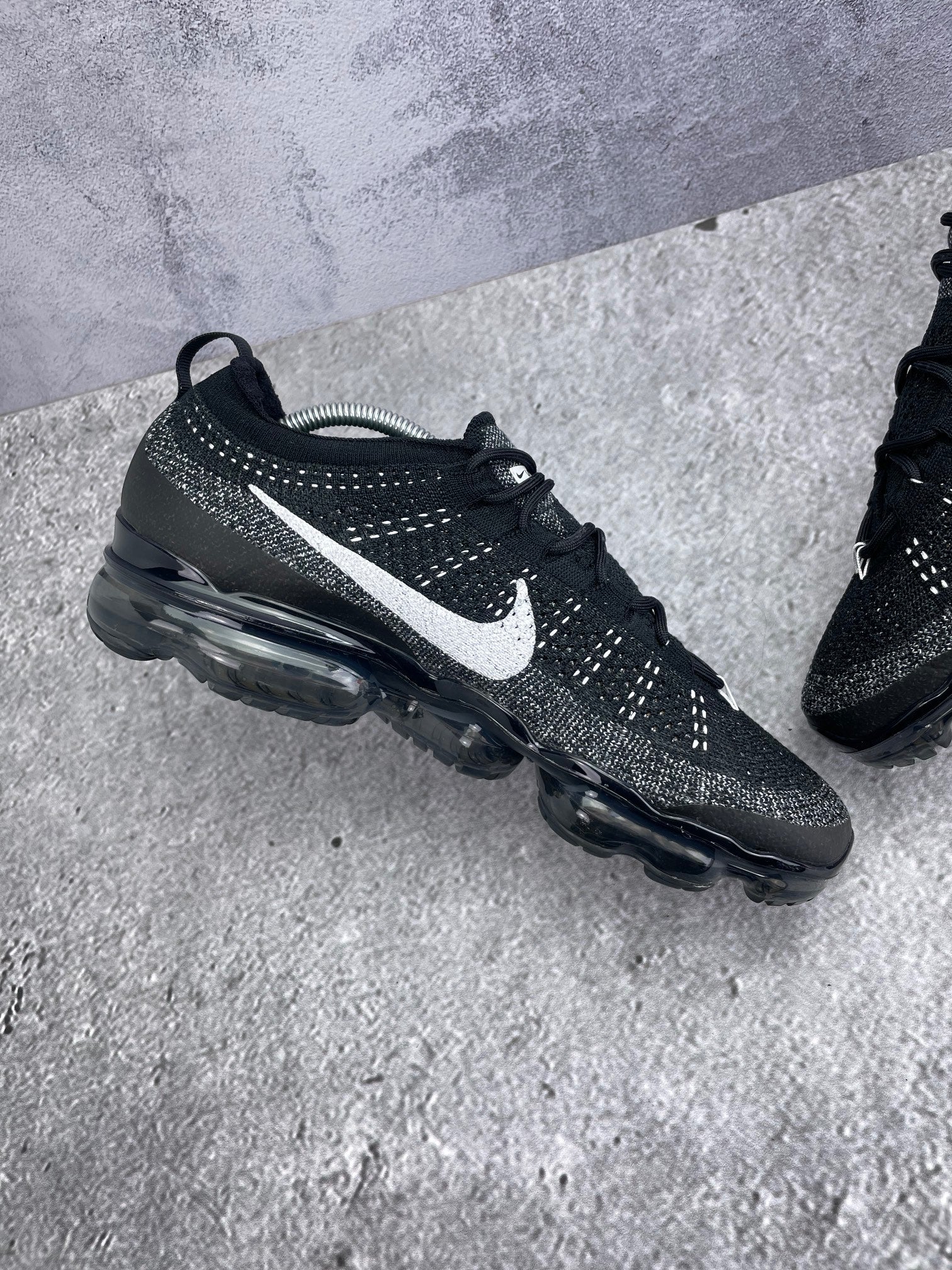 Nike Air VaporMax 2023 Flyknit Oreo - buty sportowe, wewnętrzny panel lewego buta