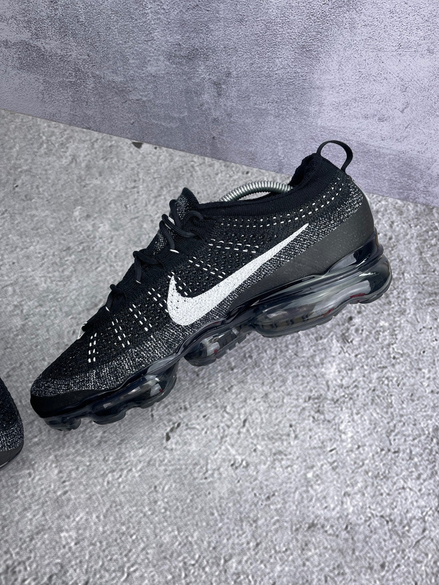 Nike Air VaporMax 2023 Flyknit Oreo - buty sportowe, wewnętrzny panel prawego buta