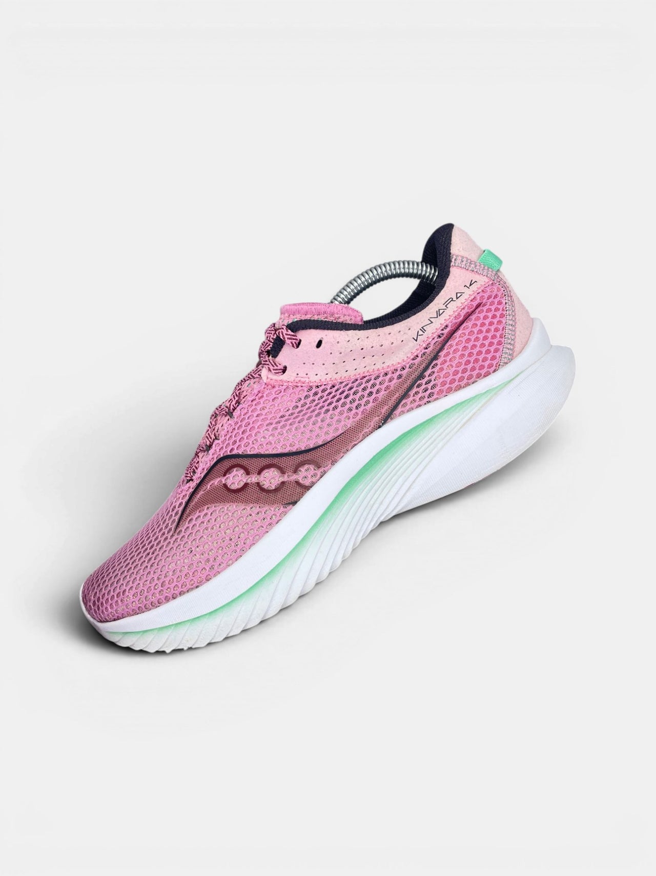 Saucony Sneakers — buty sportowe damskie w bardzo dobrym stanie rozmiar 42, zewnętrzny panel lewego buta