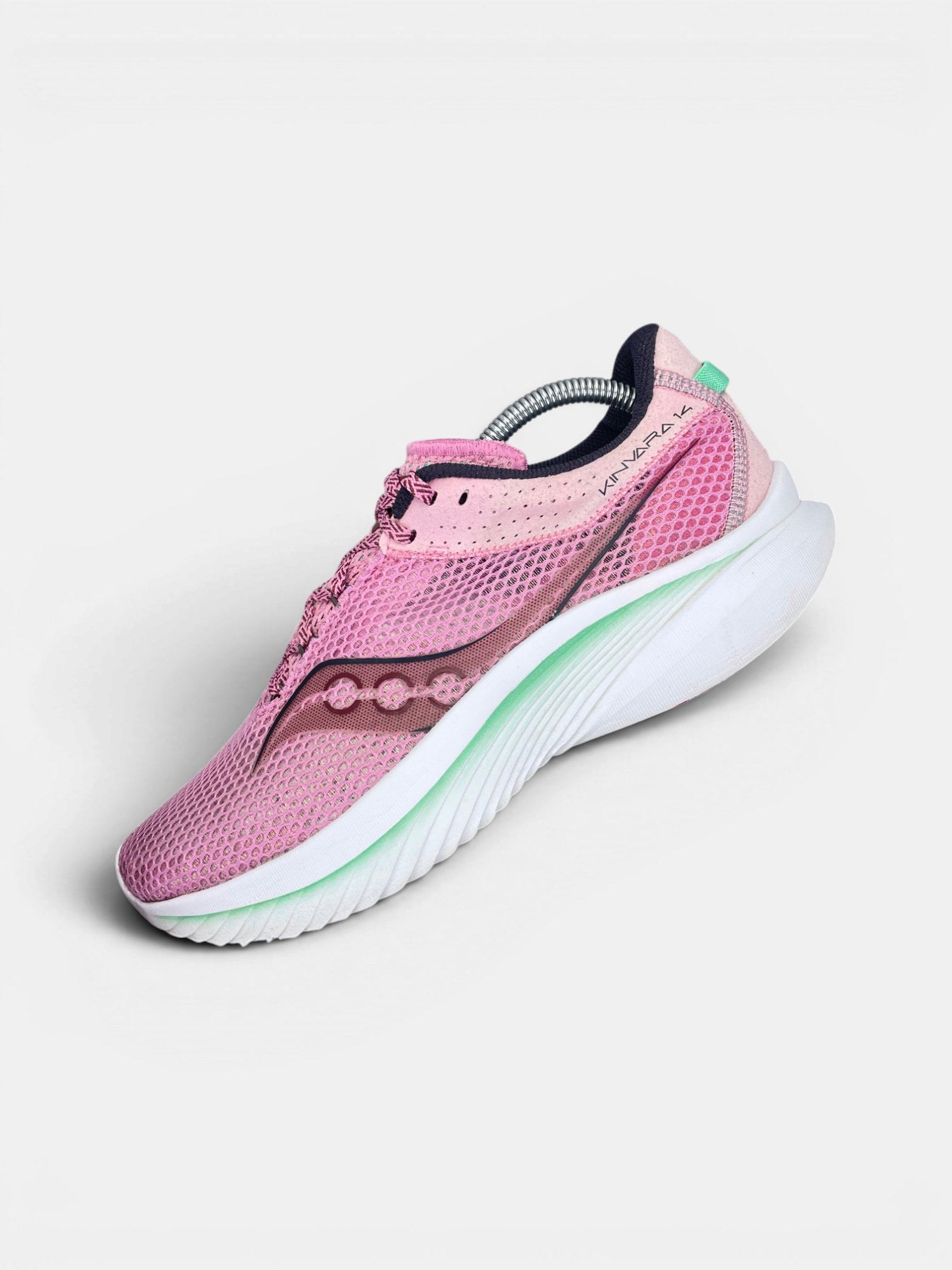 Saucony Sneakers — buty sportowe damskie w bardzo dobrym stanie rozmiar 42, zewnętrzny panel lewego buta