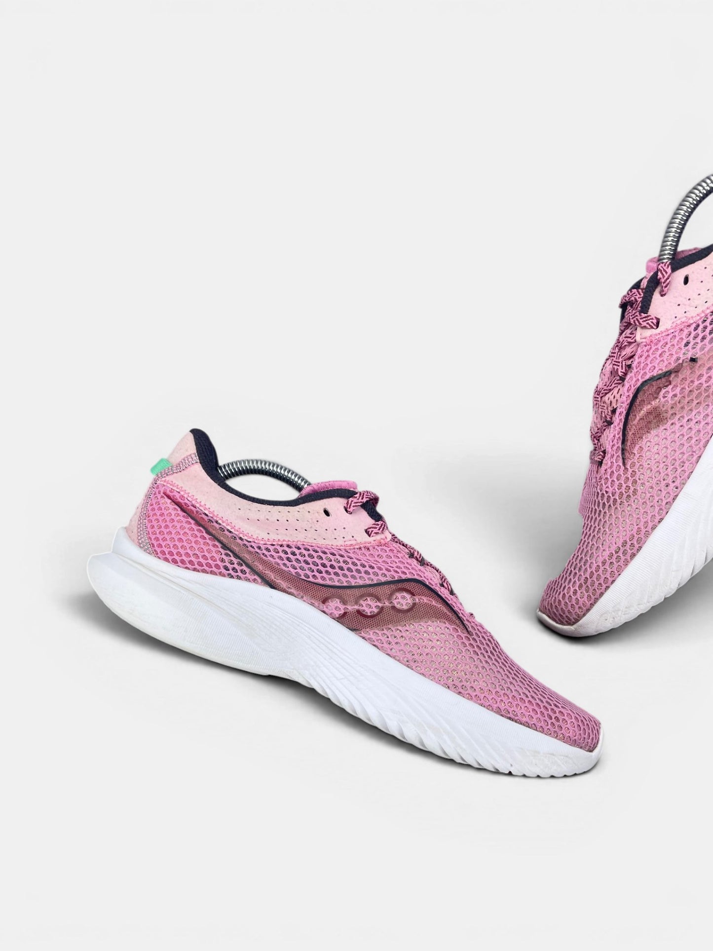 Saucony Sneakers — buty sportowe damskie w bardzo dobrym stanie rozmiar 42, wewnętrzny panel lewego buta
