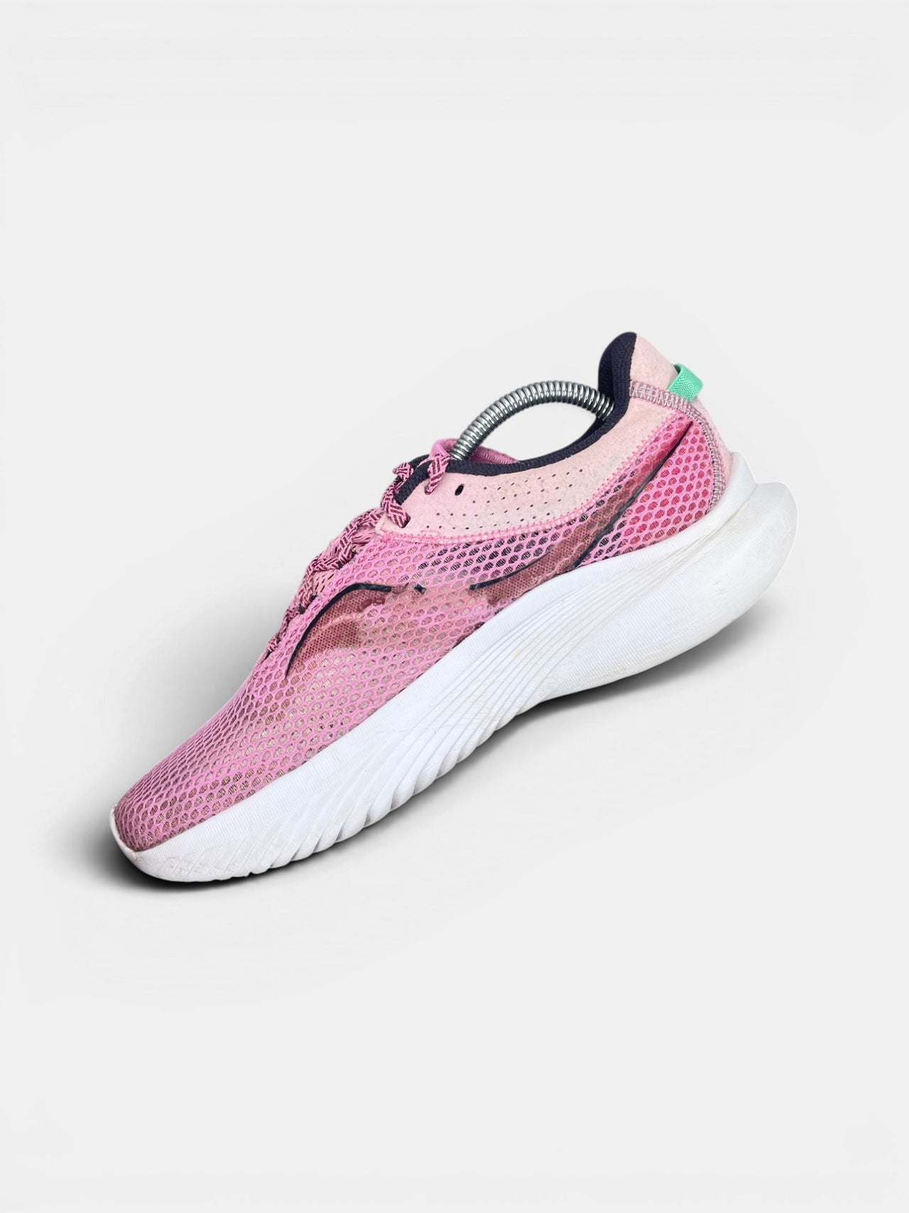 Saucony Sneakers — buty sportowe damskie w bardzo dobrym stanie rozmiar 42, wewnętrzny panel prawego buta