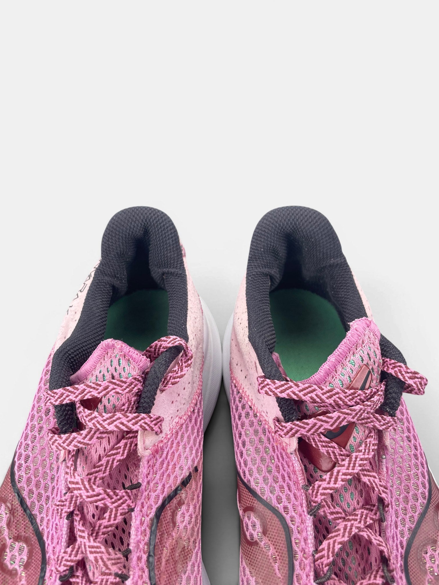 Saucony Sneakers — buty sportowe damskie w bardzo dobrym stanie rozmiar 42, zapiętki butów