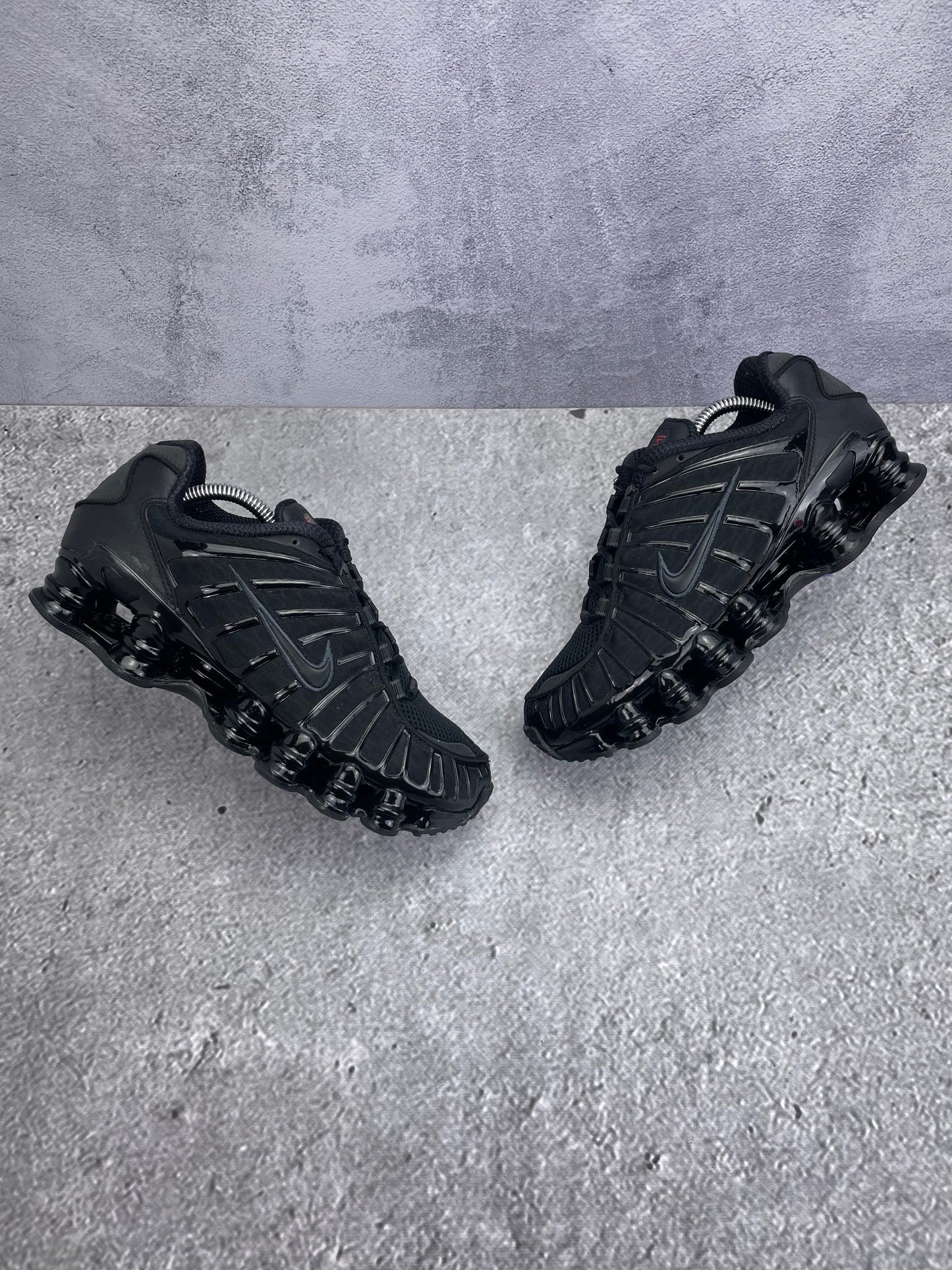 Nike Shox TL Black - buty sportowe, widok z góry na zewnętrzną stronę butów
