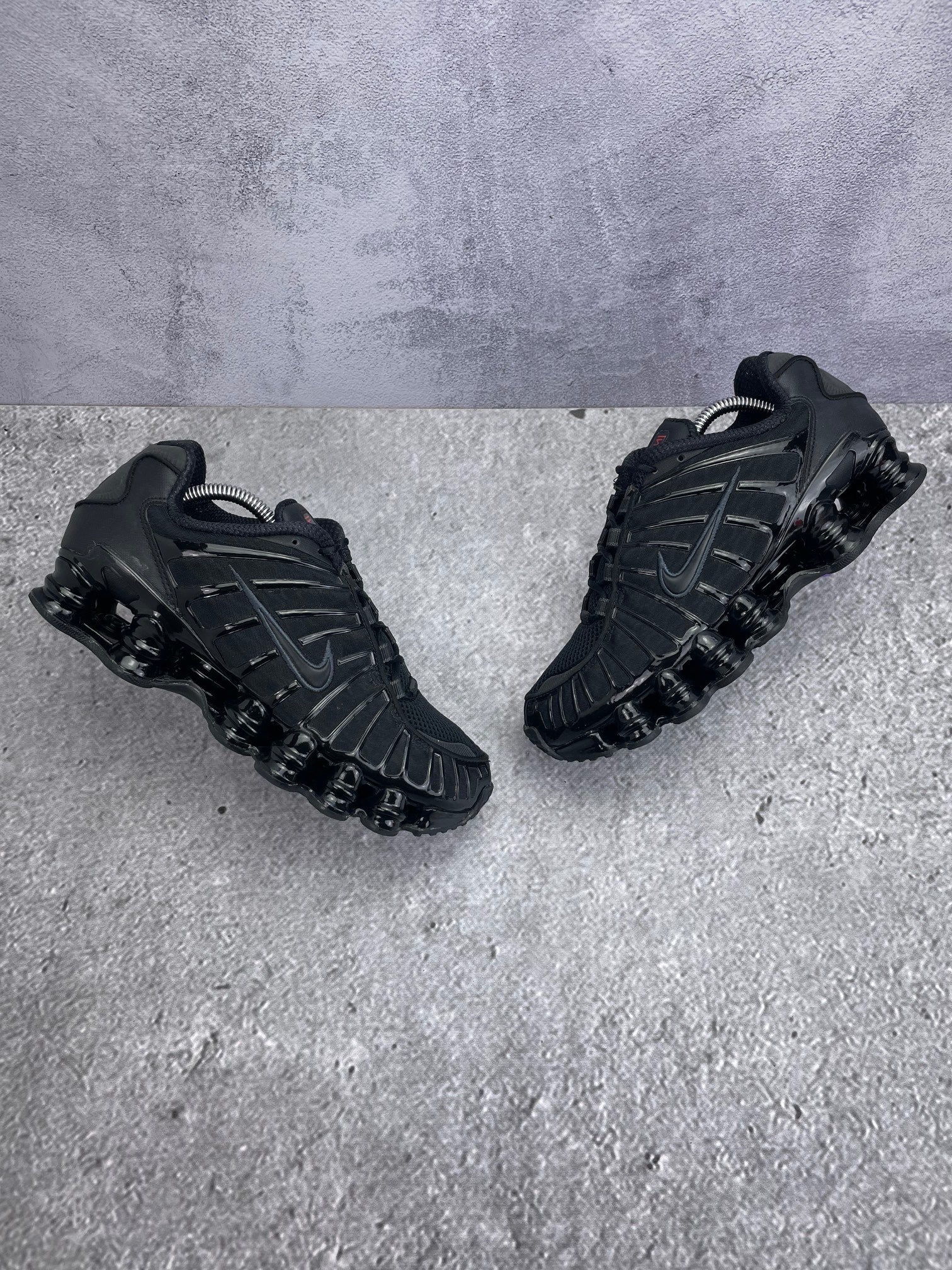 Nike Shox TL Black - buty sportowe, widok z góry na zewnętrzną stronę butów