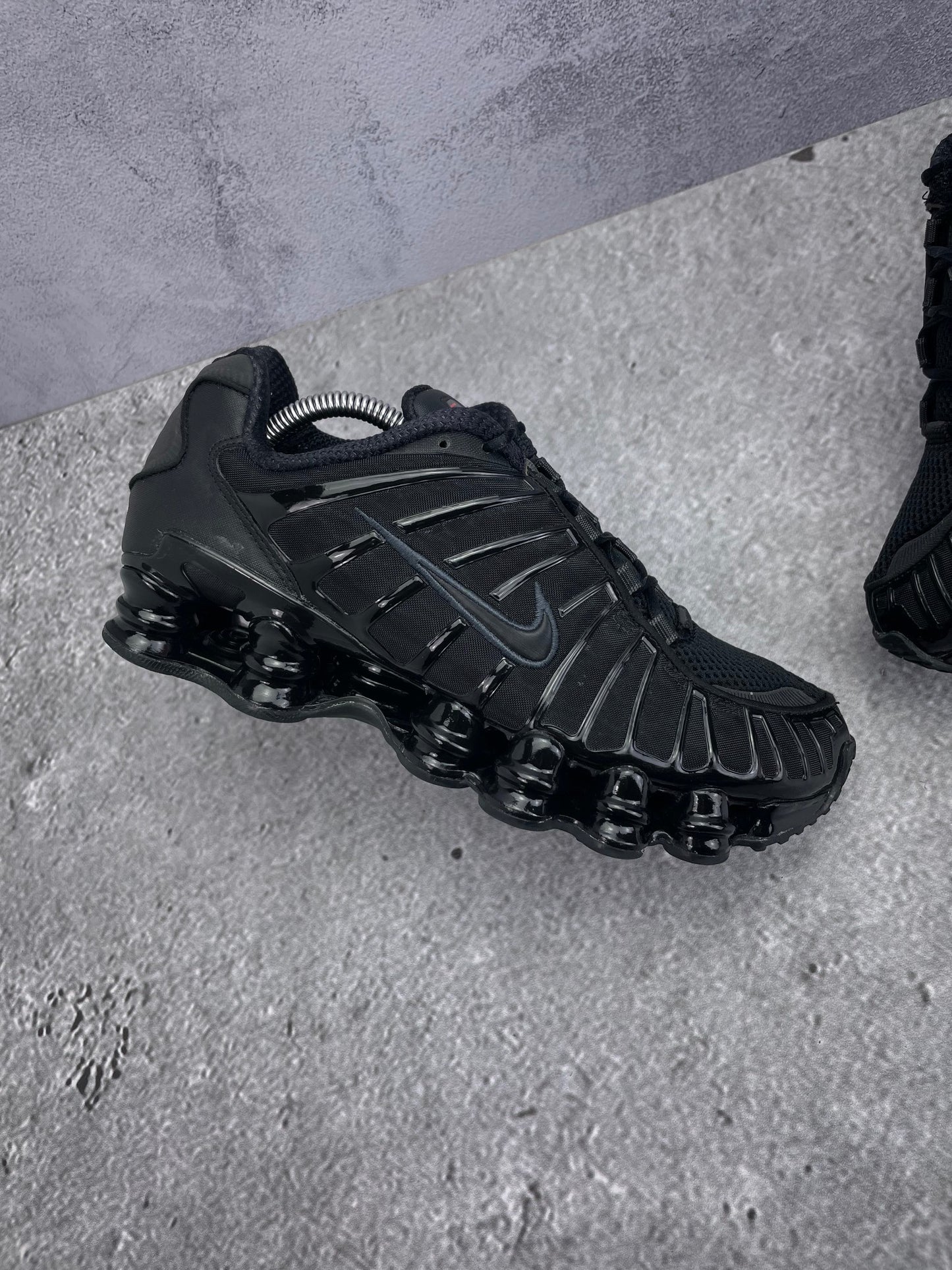 Nike Shox TL Black - buty sportowe, zewnętrzny panel lewego buta