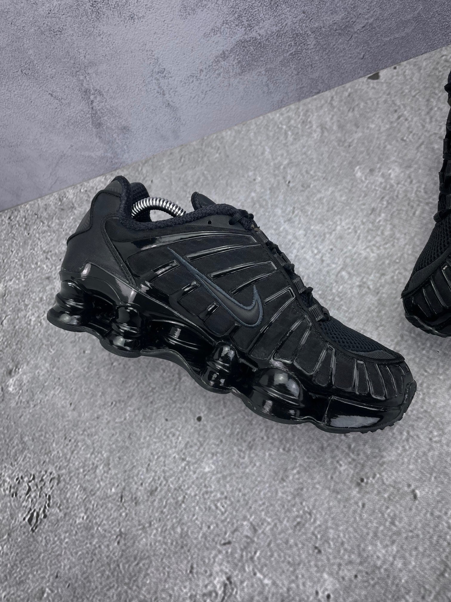 Nike Shox TL Black - buty sportowe, wewnętrzny panel lewego buta