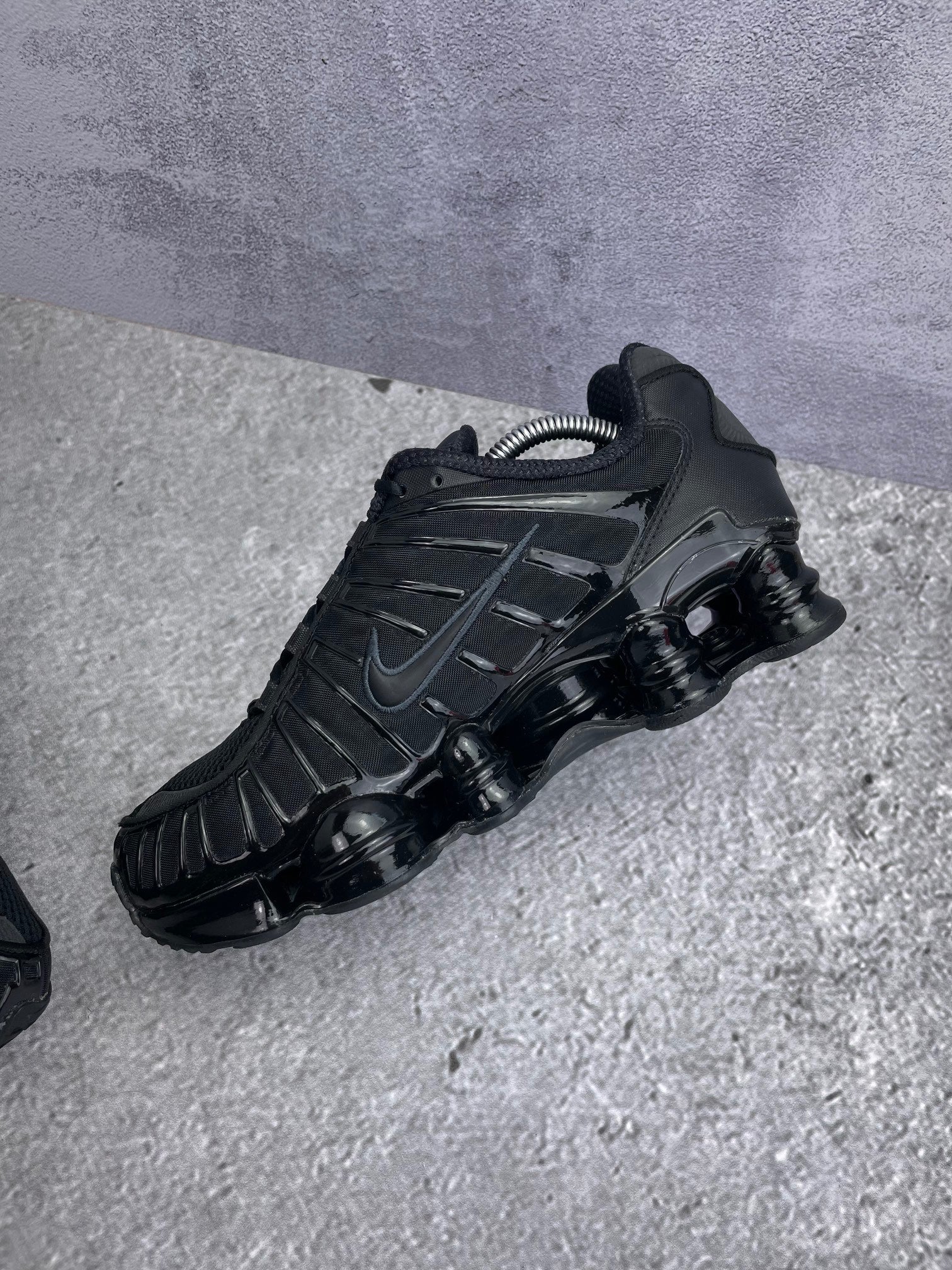 Nike Shox TL Black - buty sportowe, wewnętrzny panel prawego buta