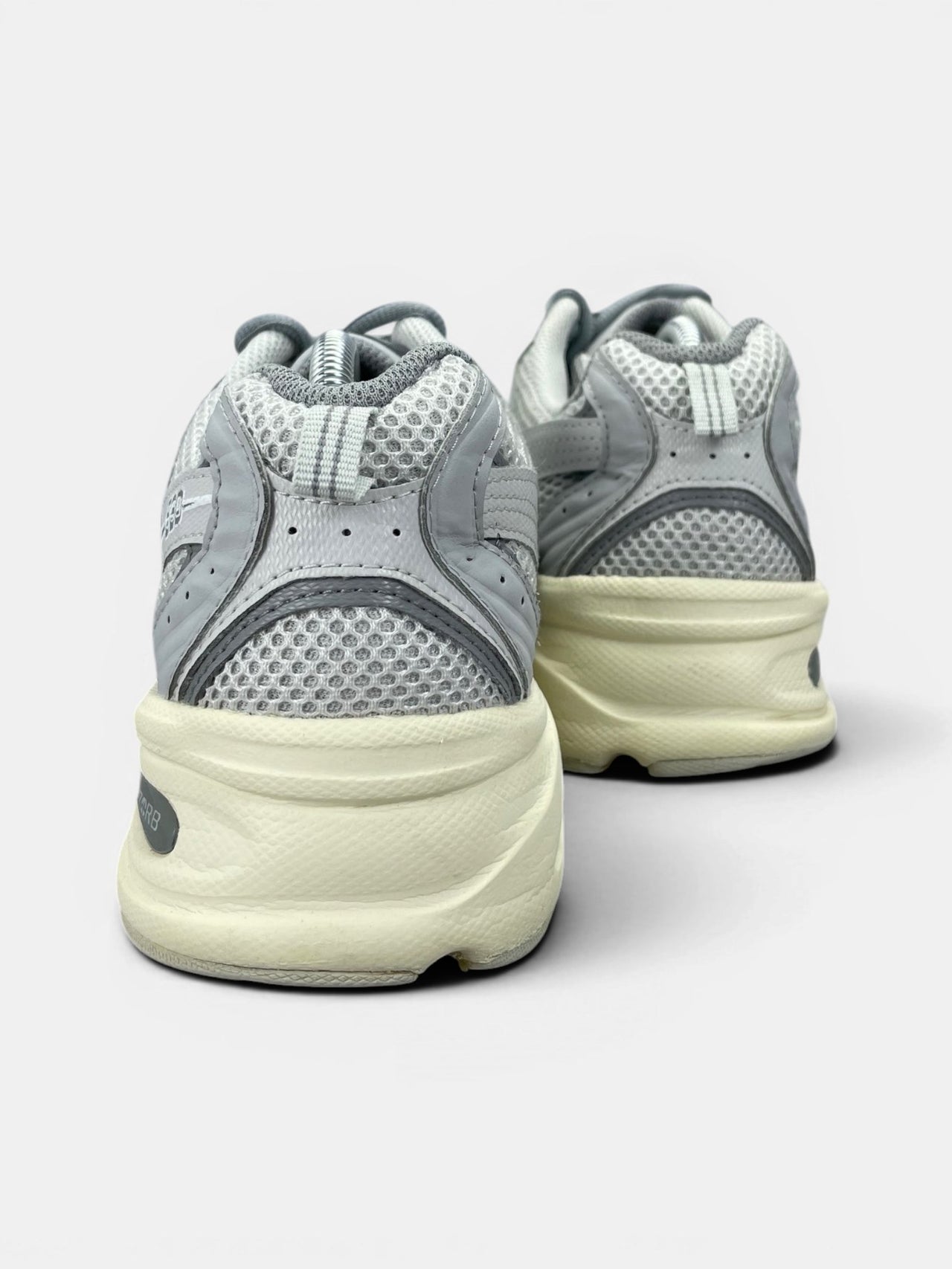 New Balance 530 ABZORB — buty sportowe męskie w bardzo dobrym stanie rozmiar 43, widok z tyłu