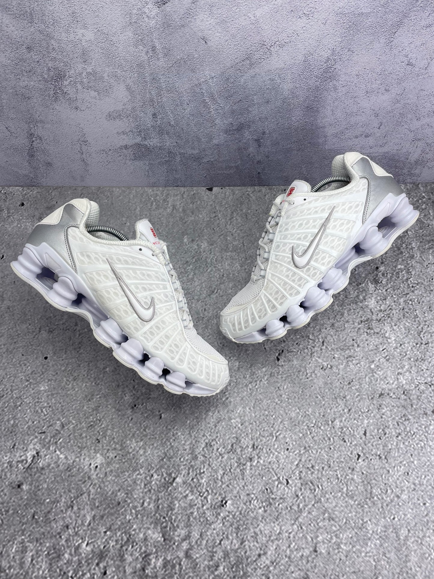 Nike Shox TL AR3566-100 - buty sportowe, widok z góry na zewnętrzną stronę butów