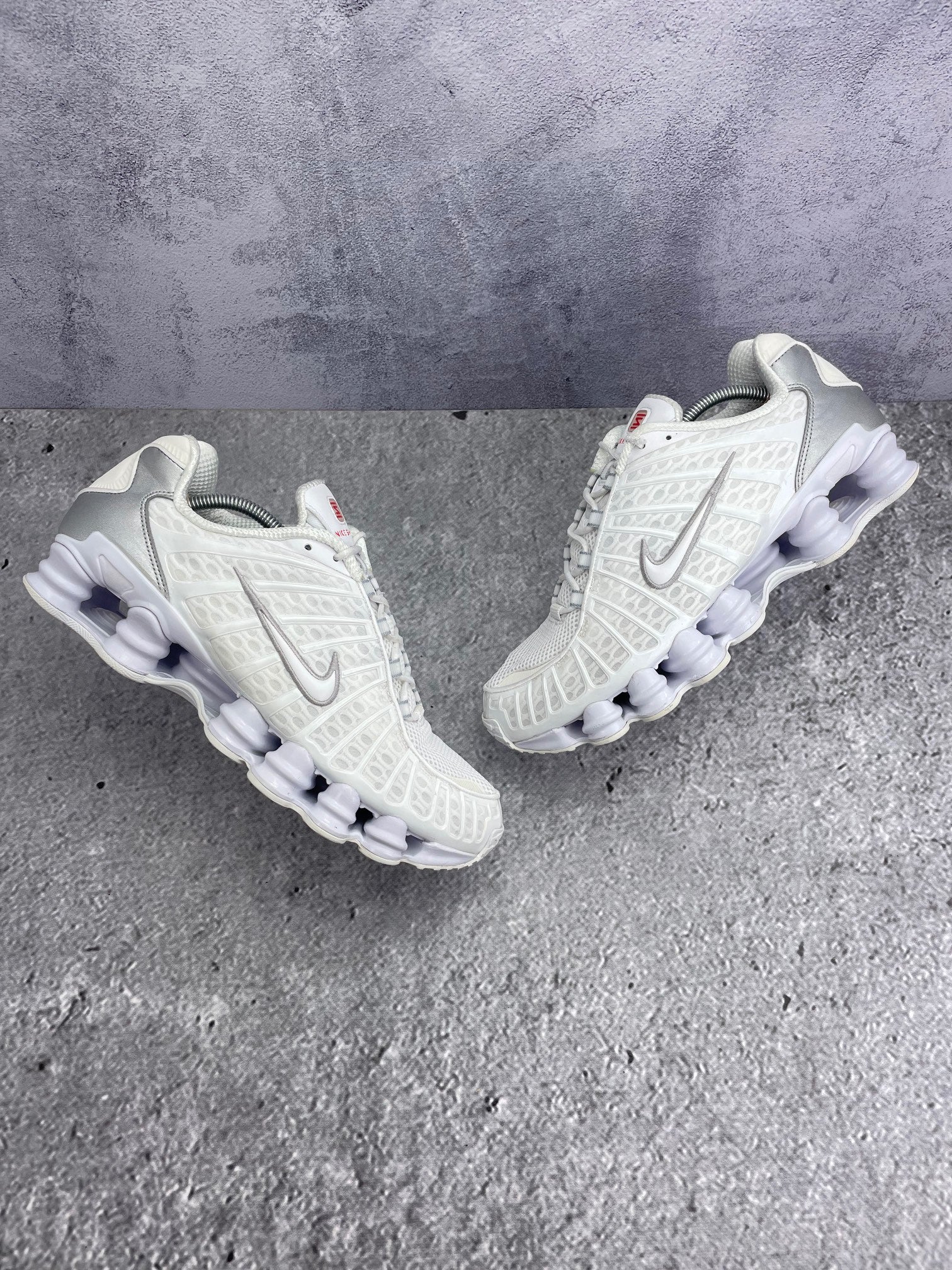 Nike Shox TL AR3566-100 - buty sportowe, widok z góry na zewnętrzną stronę butów