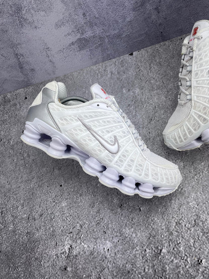 Nike Shox TL AR3566-100 - buty sportowe, zewnętrzny panel lewego buta
