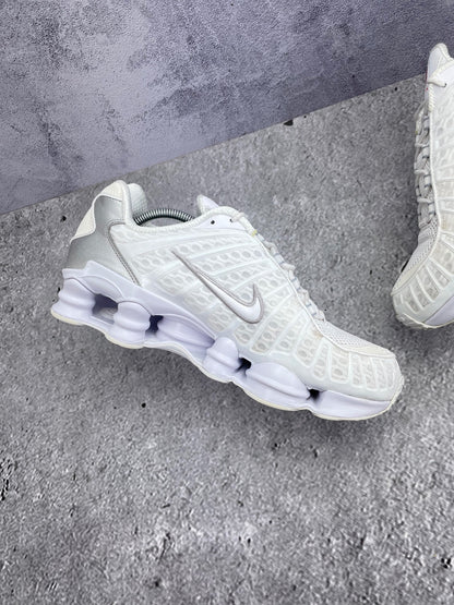 Nike Shox TL AR3566-100 - buty sportowe, wewnętrzny panel lewego buta