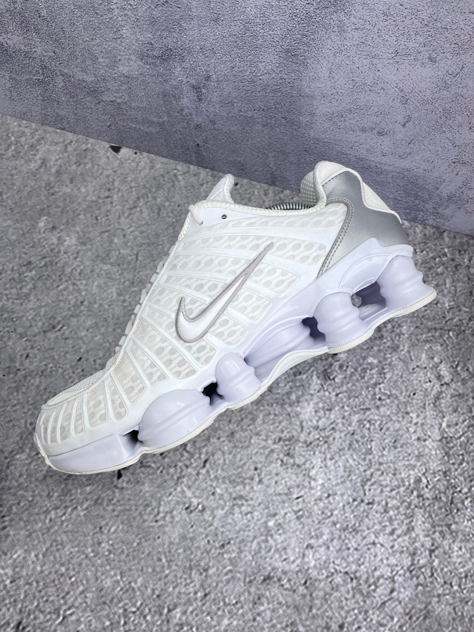 Nike Shox TL AR3566-100 - buty sportowe, wewnętrzny panel prawego buta
