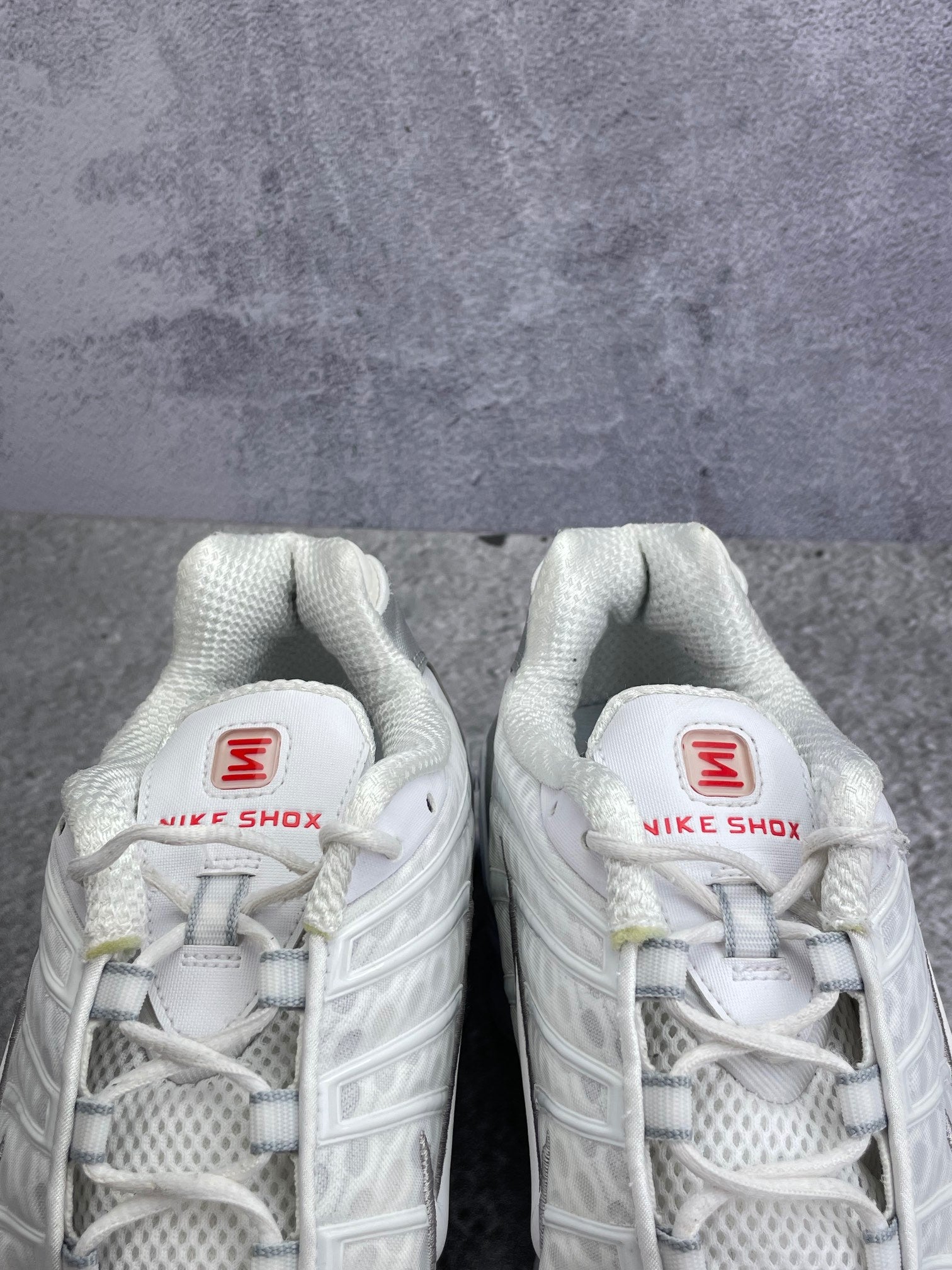 Nike Shox TL AR3566-100 - buty sportowe, zapiętki butów