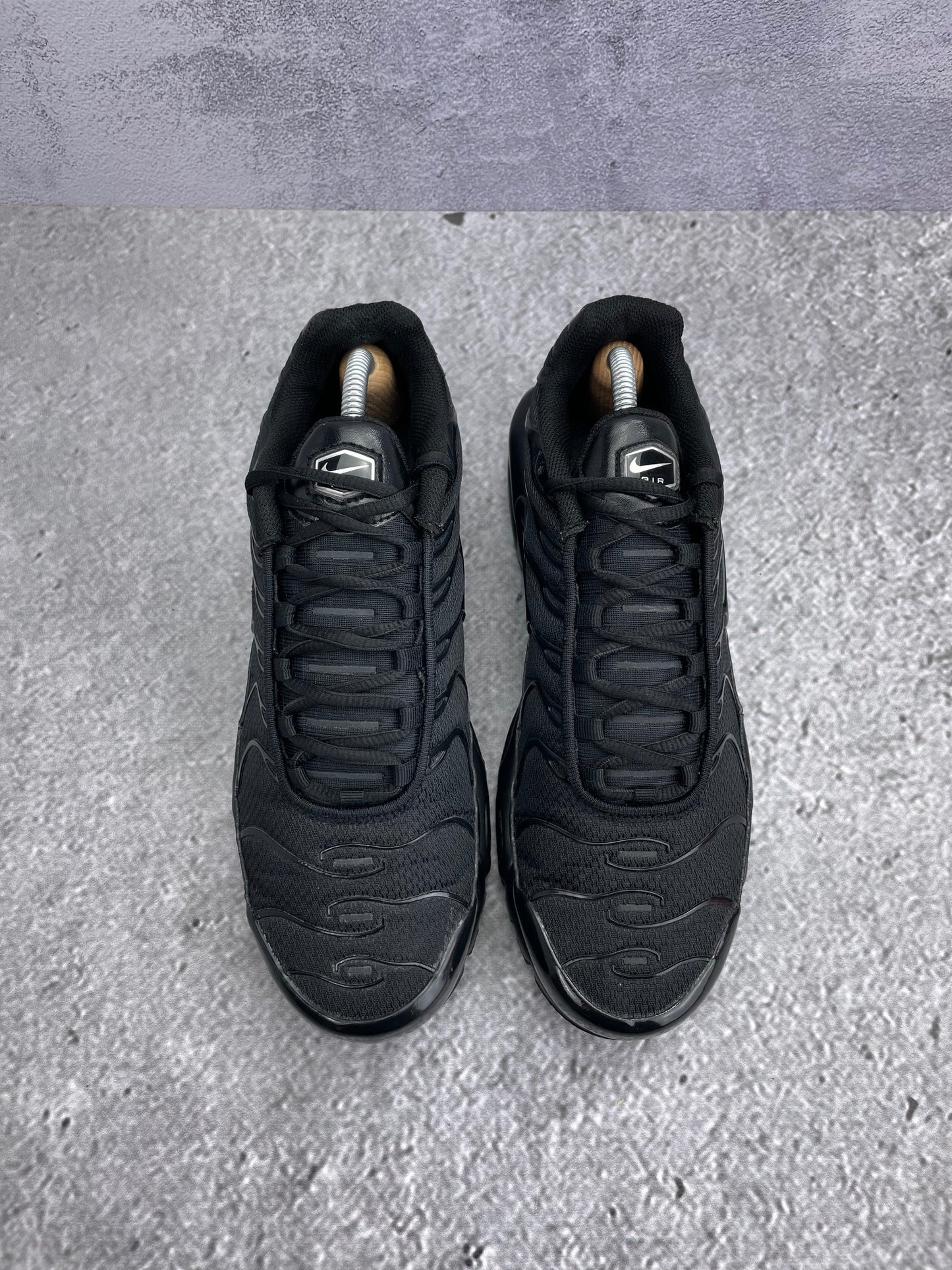 Nike Air Max Plus Triple Black - buty sportowe, widok z góry