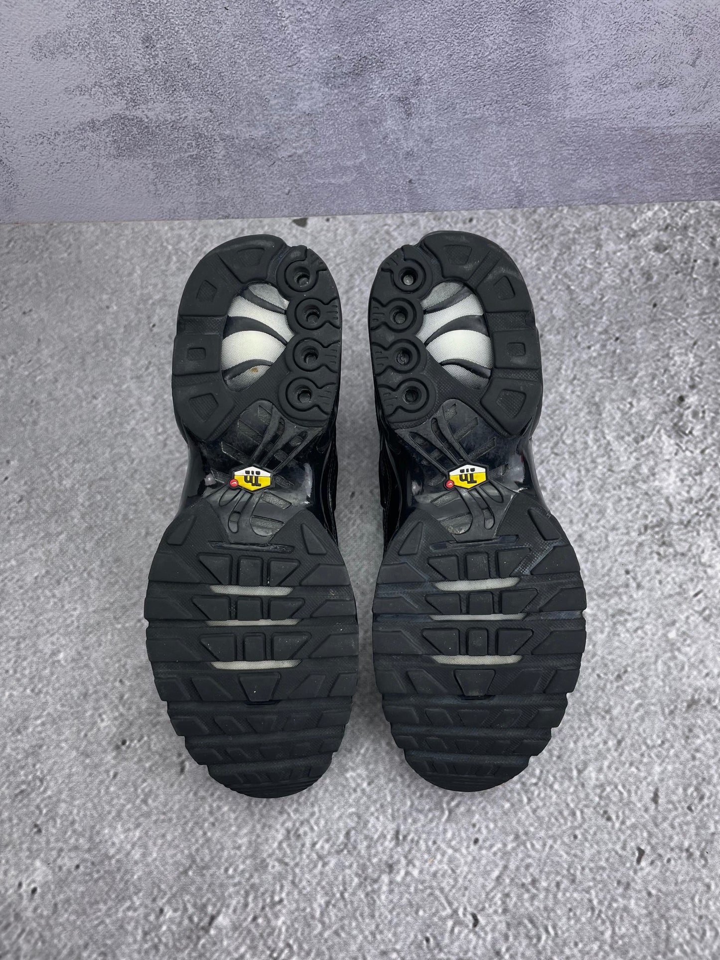 Nike Air Max Plus Triple Black - buty sportowe, podeszwa
