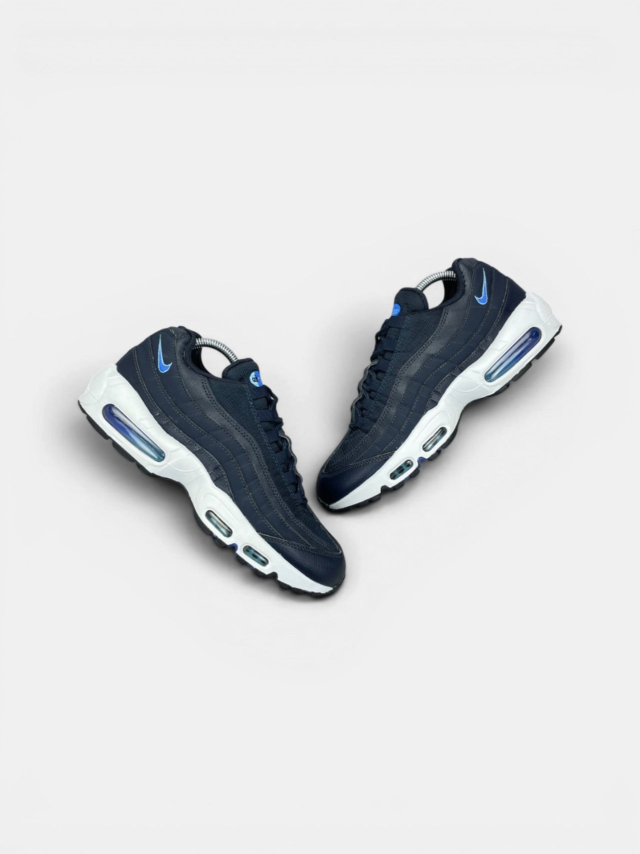 Nike Air Max 95 'Dark Obsidian Racer Blue' Dark Obsidian Racer Blue — buty sportowe męskie w bardzo dobrym stanie rozmiar 42.5, widok z góry na zewnętrzną stronę butów