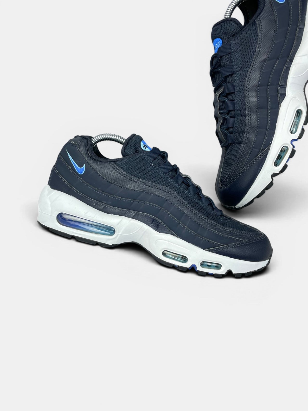 Nike Air Max 95 'Dark Obsidian Racer Blue' Dark Obsidian Racer Blue — buty sportowe męskie w bardzo dobrym stanie rozmiar 42.5, zewnętrzny panel prawego buta