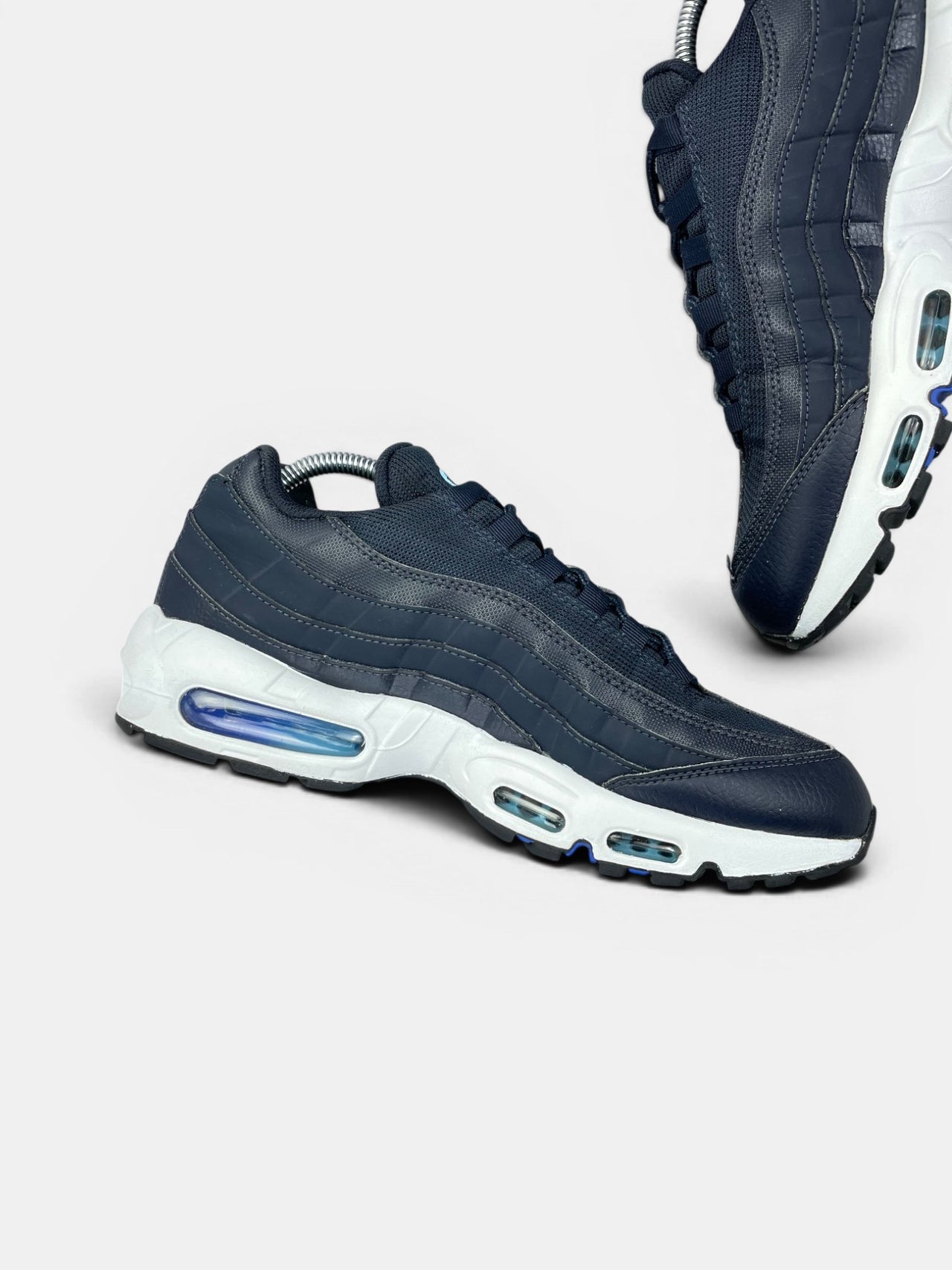 Nike Air Max 95 'Dark Obsidian Racer Blue' Dark Obsidian Racer Blue — buty sportowe męskie w bardzo dobrym stanie rozmiar 42.5, wewnętrzny panel lewego buta