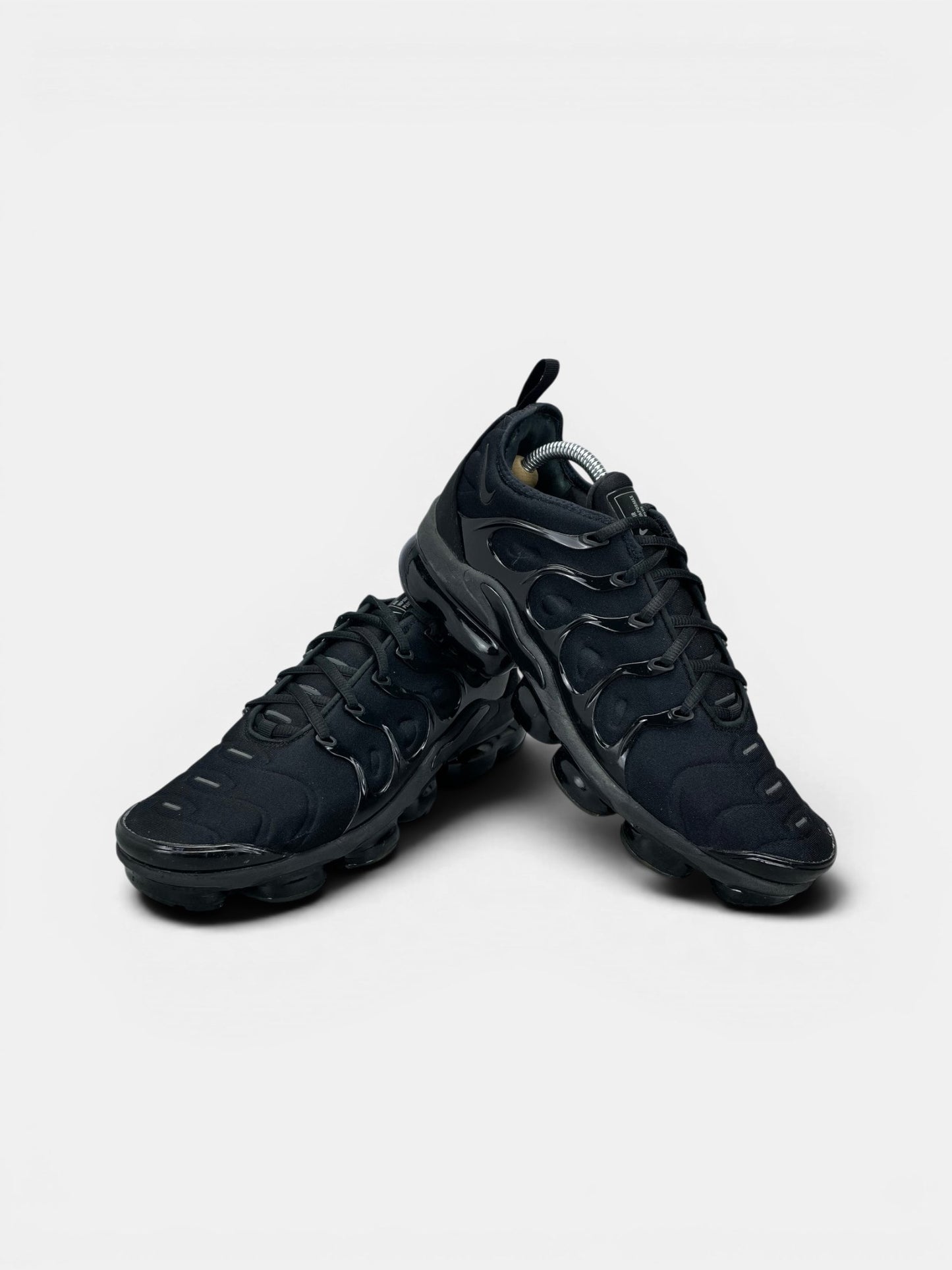 Nike Air VaporMax Plus Triple Black — buty sportowe męskie w bardzo dobrym stanie rozmiar 42.5, boczny profil