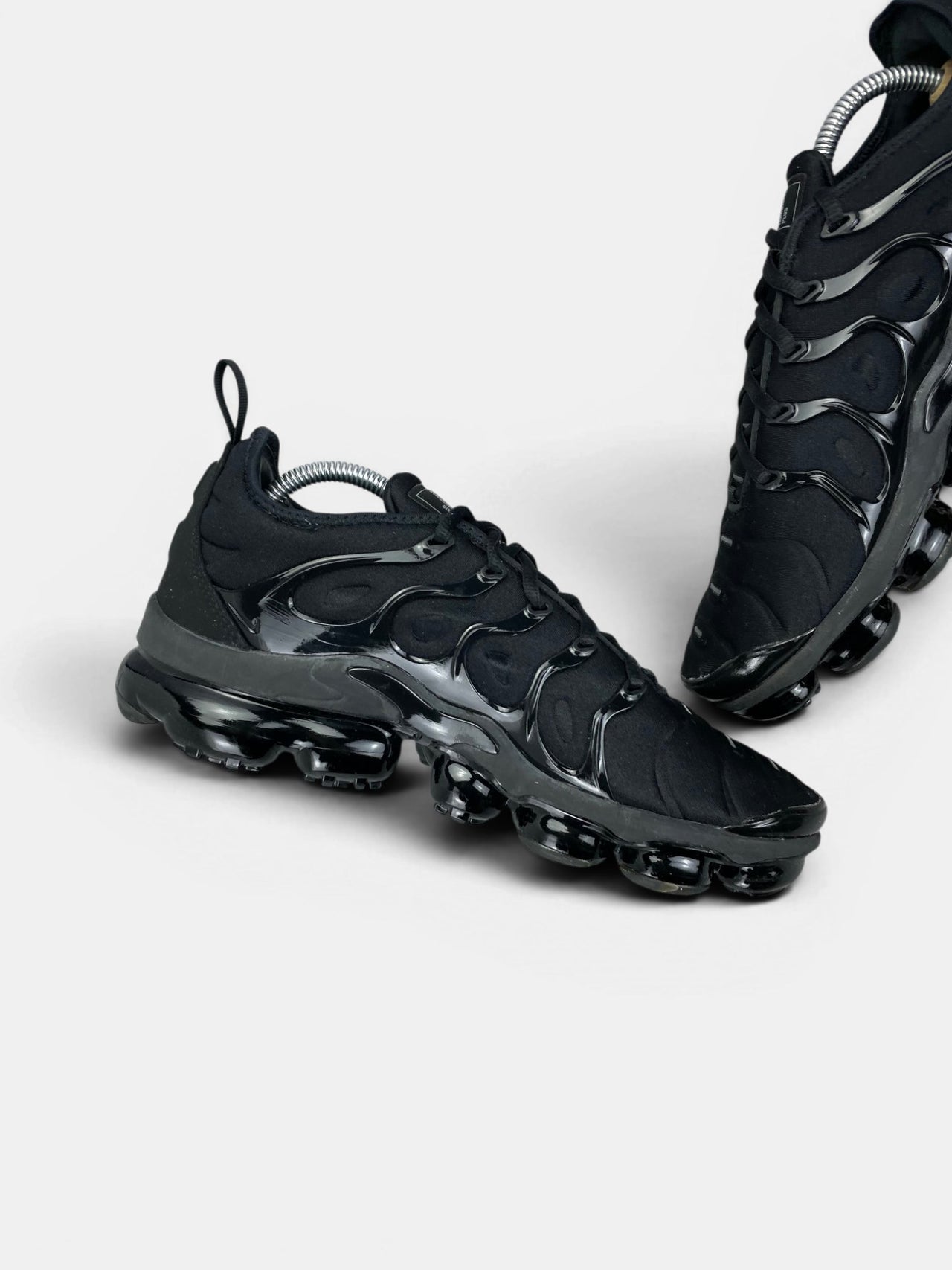 Nike Air VaporMax Plus Triple Black — buty sportowe męskie w bardzo dobrym stanie rozmiar 42.5, wewnętrzny panel lewego buta