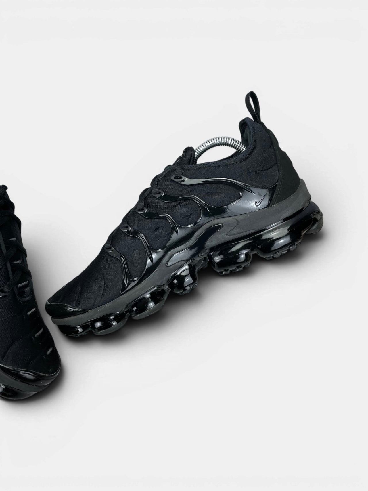 Nike Air VaporMax Plus Triple Black — buty sportowe męskie w bardzo dobrym stanie rozmiar 42.5, wewnętrzny panel prawego buta