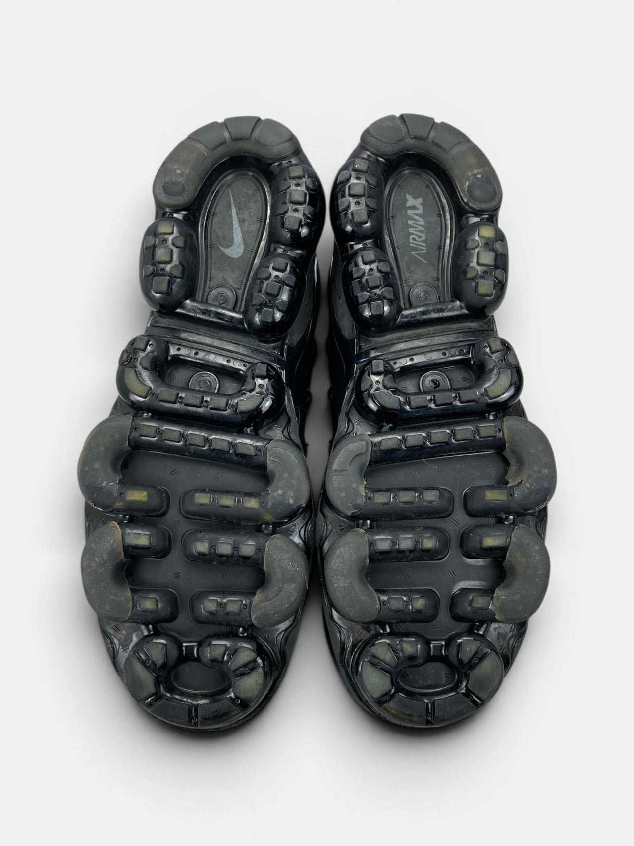 Nike Air VaporMax Plus Triple Black — buty sportowe męskie w bardzo dobrym stanie rozmiar 42.5, podeszwa