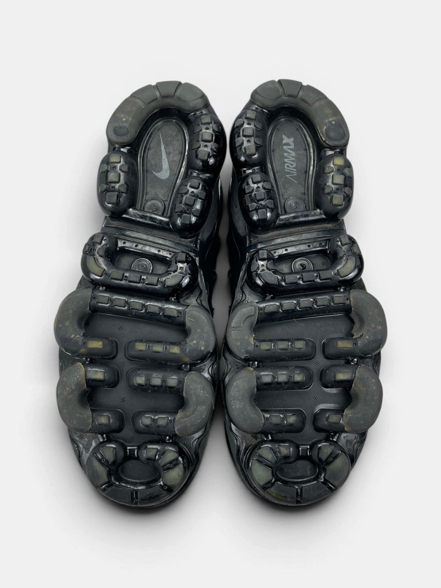 Nike Air VaporMax Plus Triple Black — buty sportowe męskie w bardzo dobrym stanie rozmiar 42.5, podeszwa