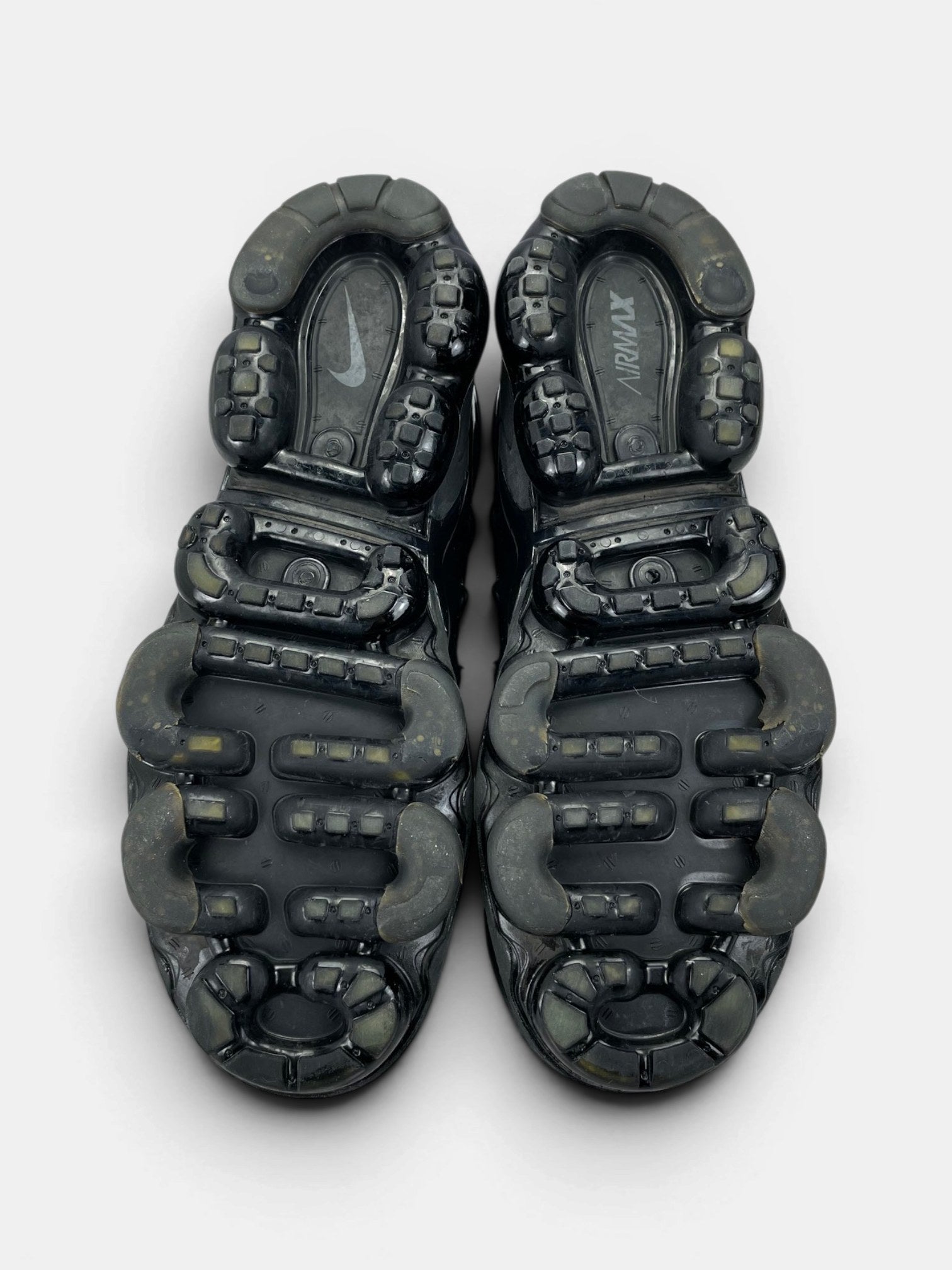 Nike Air VaporMax Plus Triple Black — buty sportowe męskie w bardzo dobrym stanie rozmiar 42.5, podeszwa