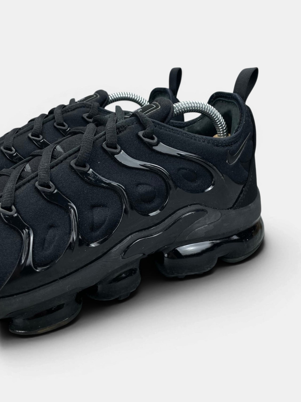 Nike Air VaporMax Plus Triple Black — buty sportowe męskie w bardzo dobrym stanie rozmiar 42.5, opcjonalne zdjęcie 1