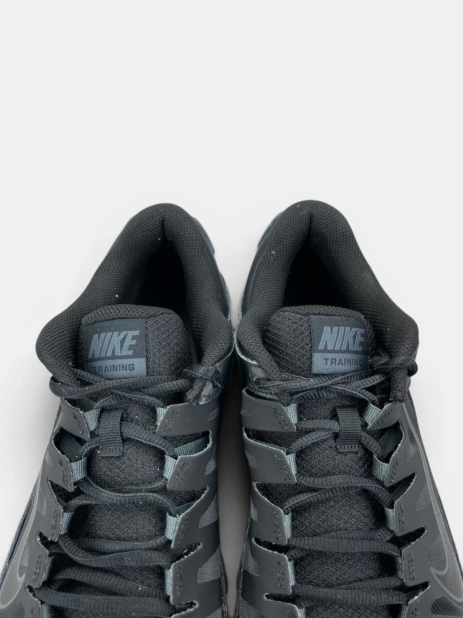 Nike Reax 8 TR Black — buty sportowe męskie w bardzo dobrym stanie rozmiar 44.5, zapiętki butów