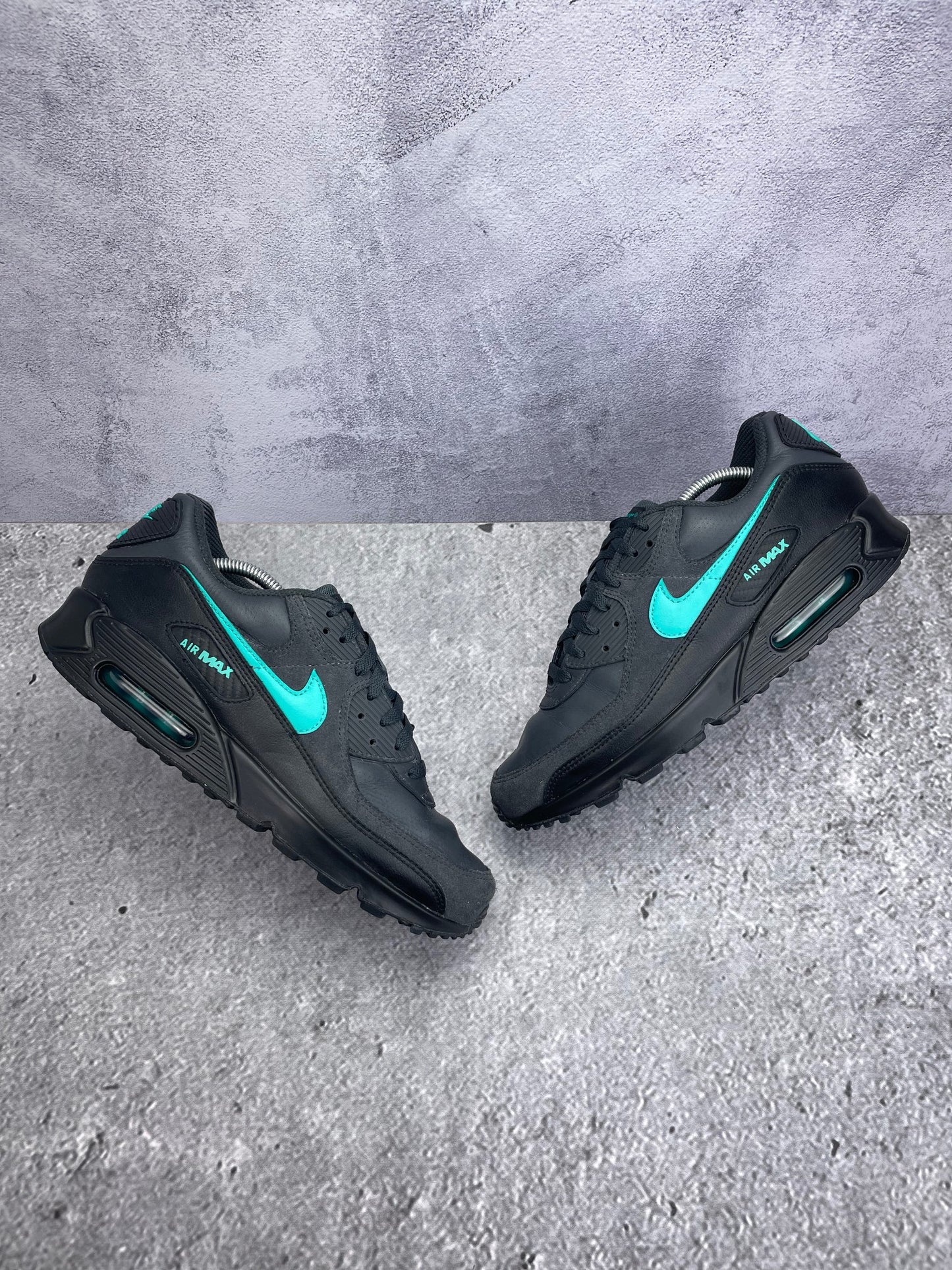 Nike Air Max 90 Black Aurora Green - buty sportowe, widok z góry na zewnętrzną stronę butów