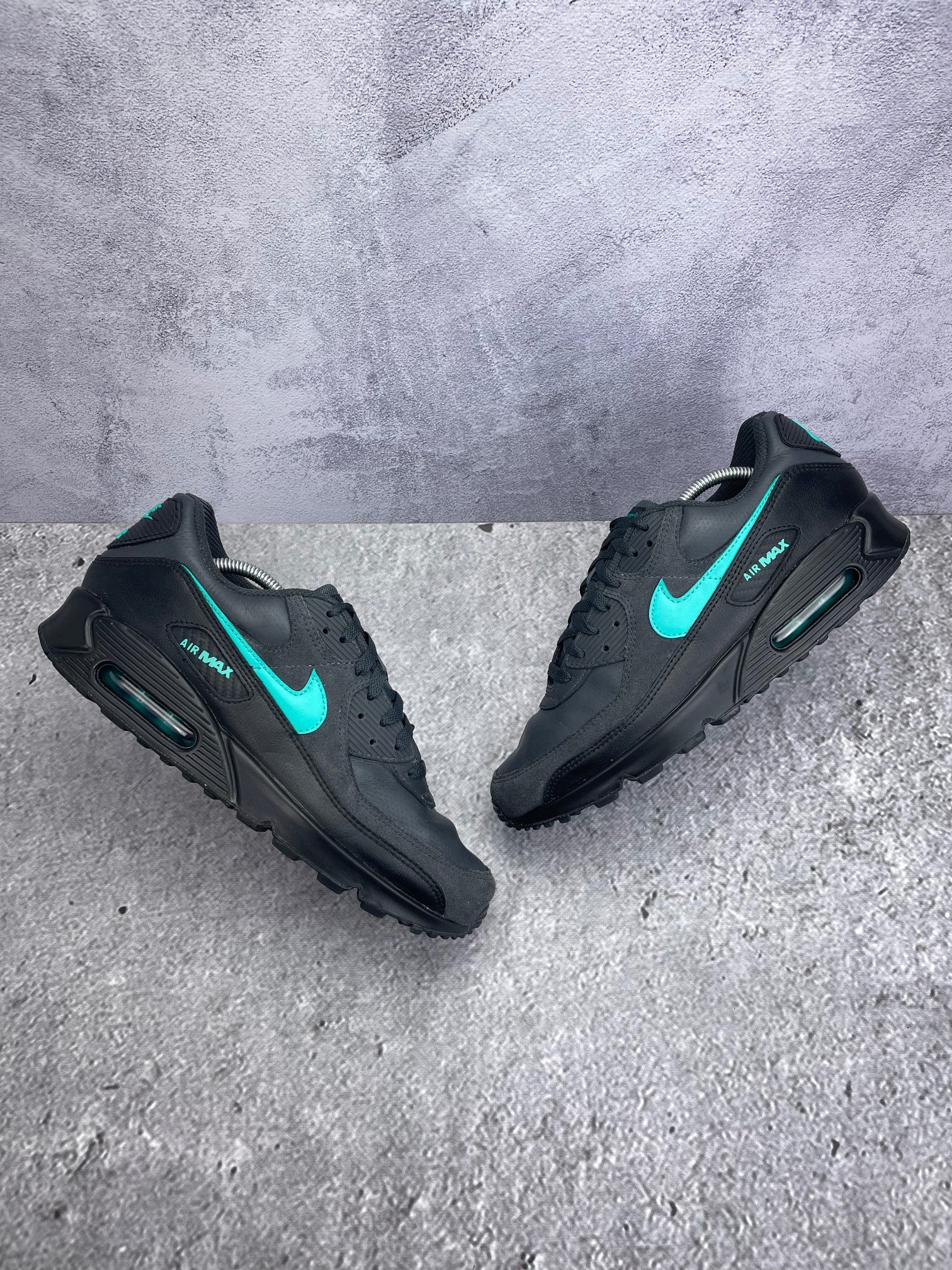 Nike Air Max 90 Black Aurora Green - buty sportowe, widok z góry na zewnętrzną stronę butów