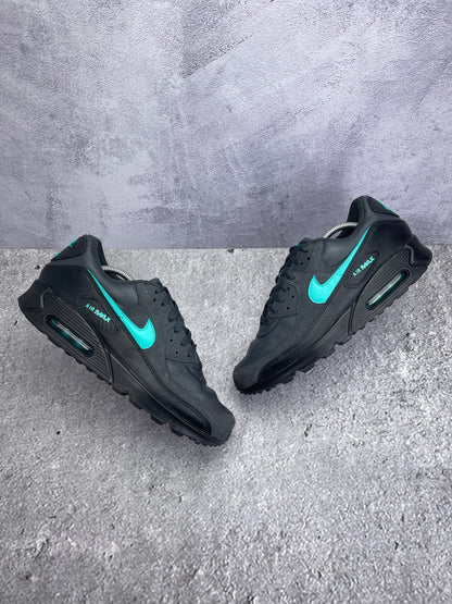Nike Air Max 90 Black Aurora Green - buty sportowe, widok z góry na zewnętrzną stronę butów