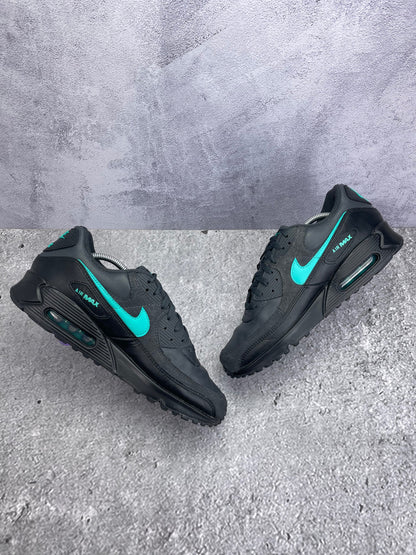 Nike Air Max 90 Black Aurora Green - buty sportowe, zewnętrzny panel prawego buta