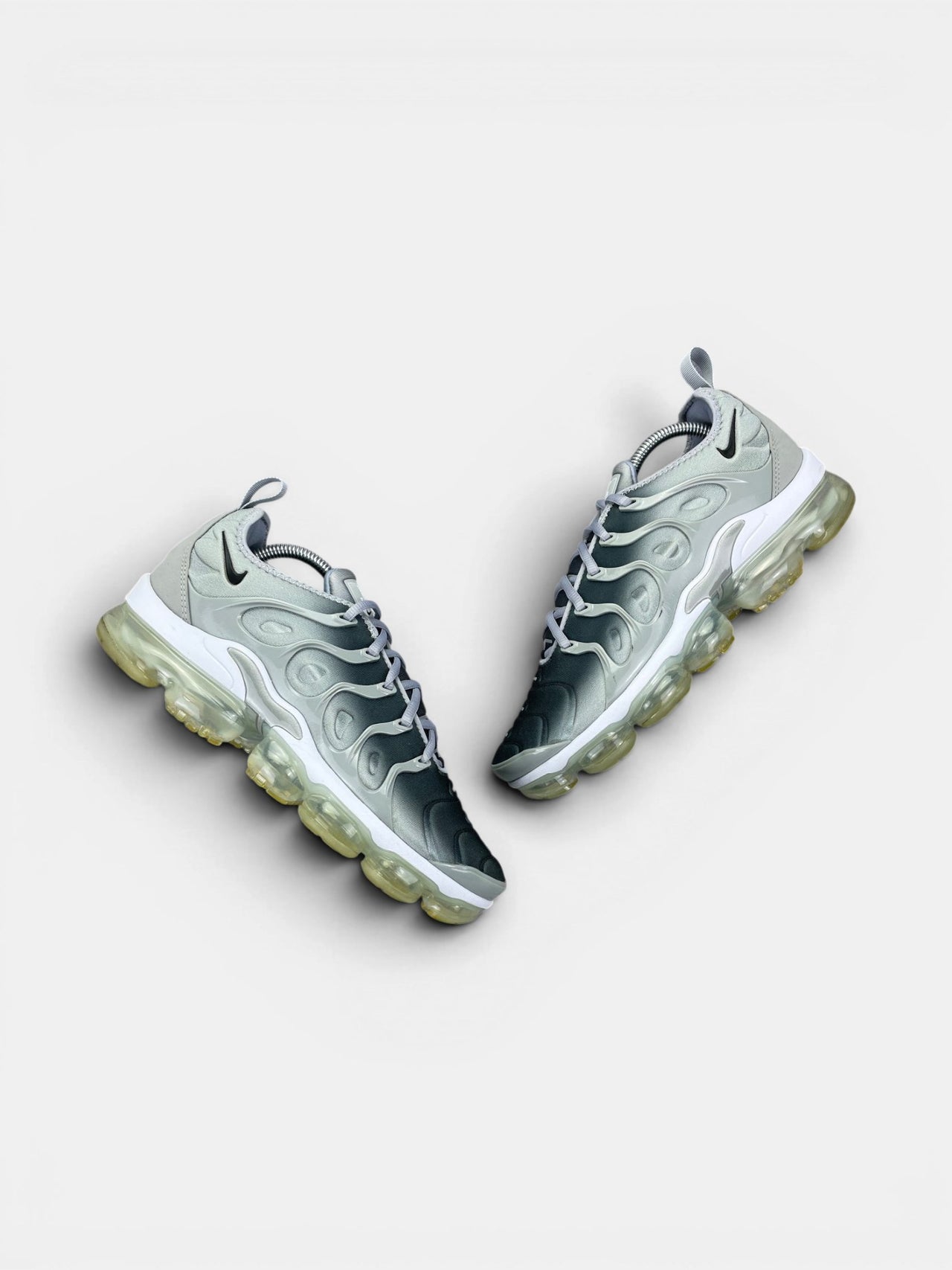 Nike Air Vapormax Plus — buty sportowe męskie w bardzo dobrym stanie rozmiar 42.5, para butów