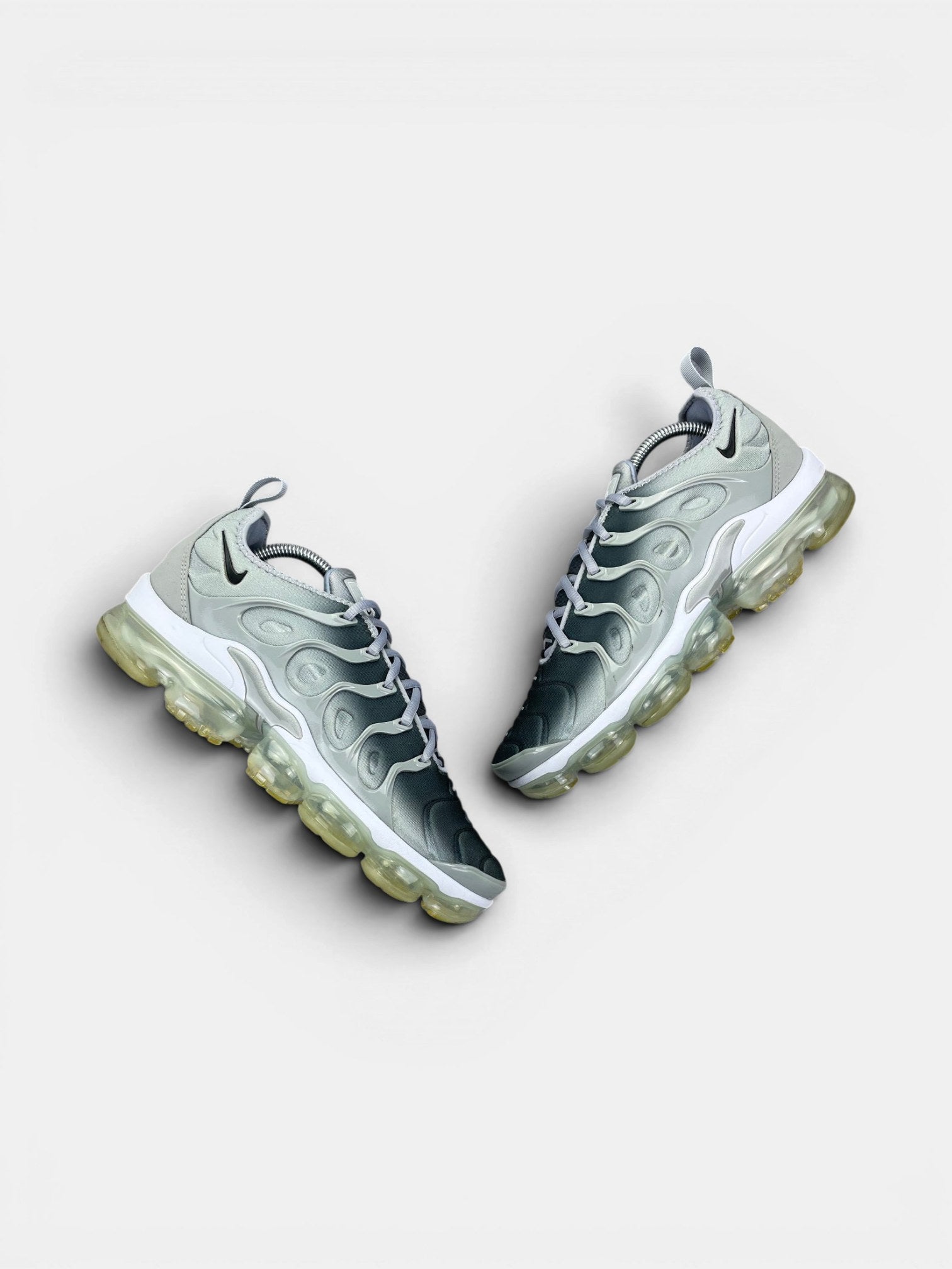 Nike Air Vapormax Plus — buty sportowe męskie w bardzo dobrym stanie rozmiar 42.5, para butów