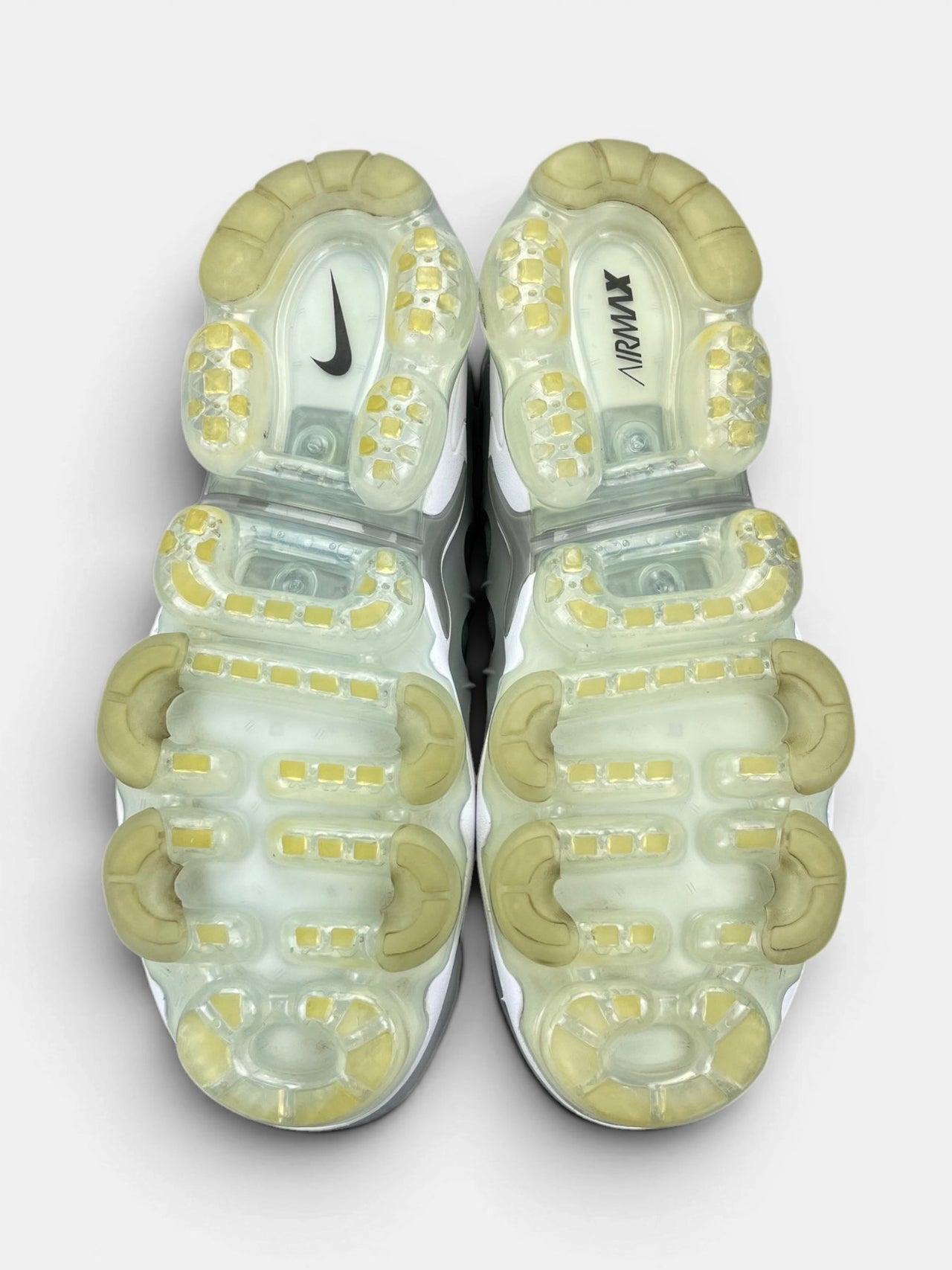 Nike Air Vapormax Plus — buty sportowe męskie w bardzo dobrym stanie rozmiar 42.5, podeszwa