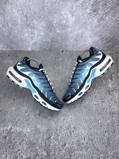 Nike Air Max Plus Dark Obsidian - buty sportowe, zewnętrzny panel prawego buta