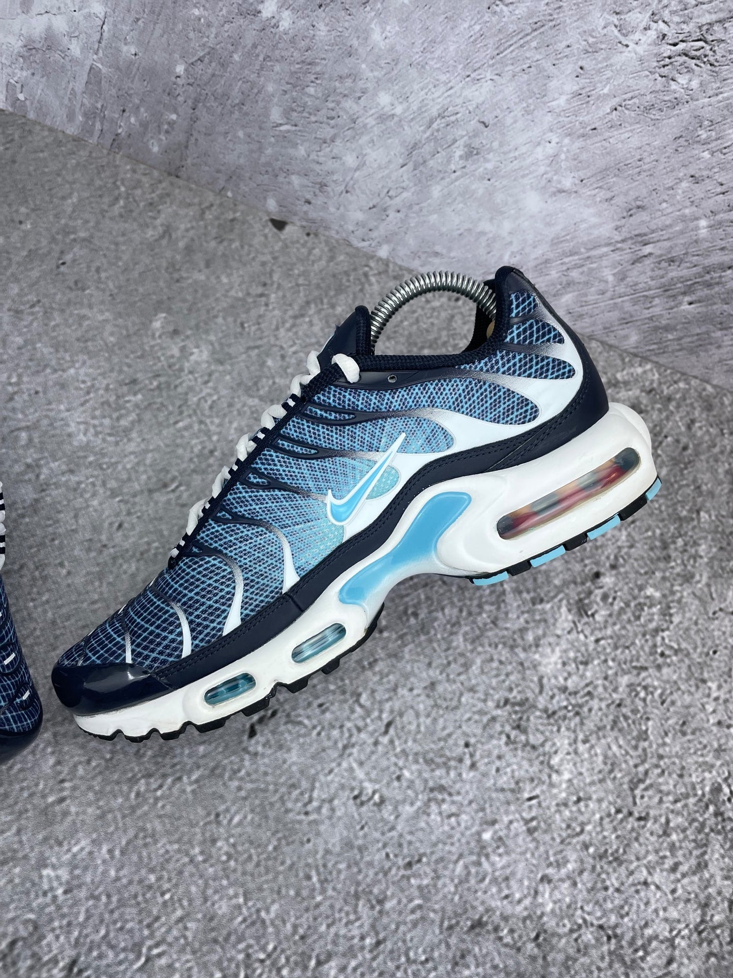 Nike Air Max Plus Dark Obsidian - buty sportowe, wewnętrzny panel prawego buta
