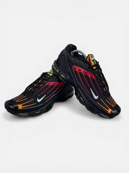 Nike Air Max Plus 3 Black Orange - buty sportowe, boczny profil