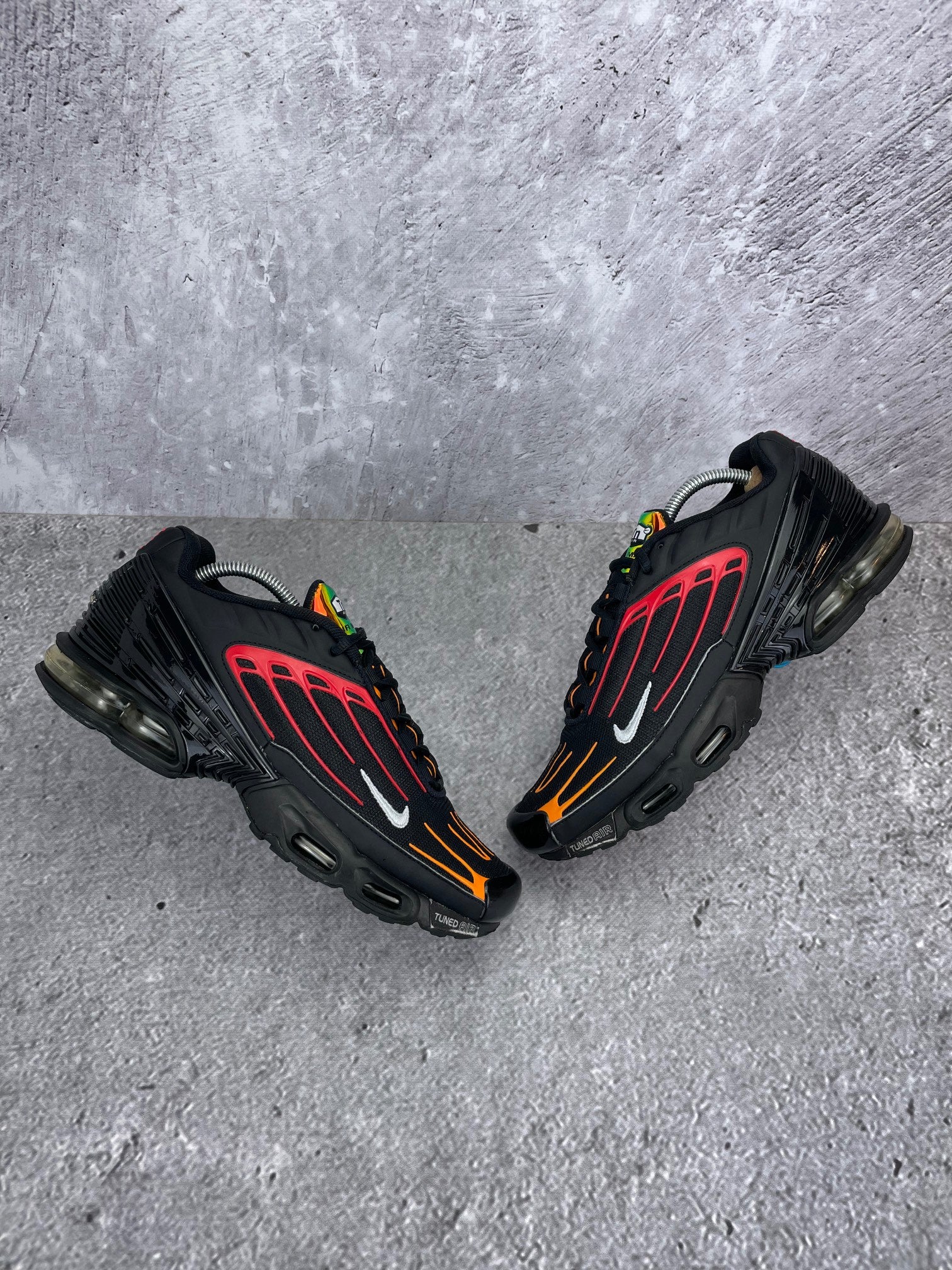 Nike Air Max Plus 3 Black Orange - buty sportowe, widok z góry na zewnętrzną stronę butów