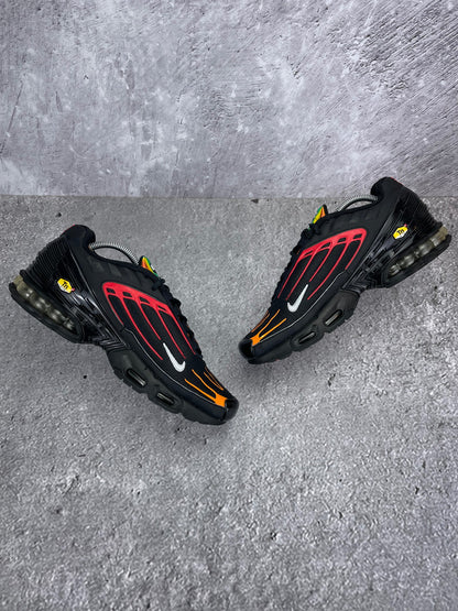 Nike Air Max Plus 3 Black Orange - buty sportowe, zewnętrzny panel prawego buta