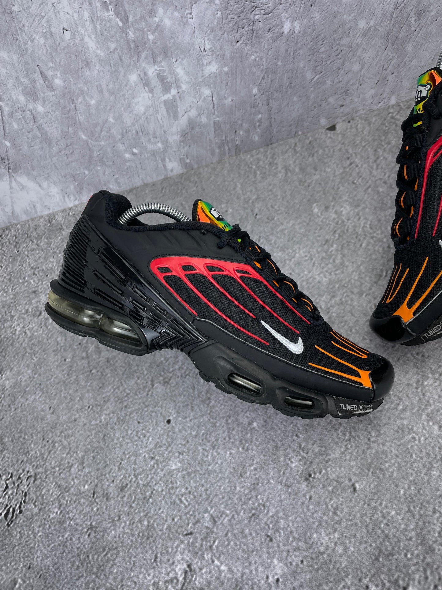 Nike Air Max Plus 3 Black Orange - buty sportowe, zewnętrzny panel lewego buta