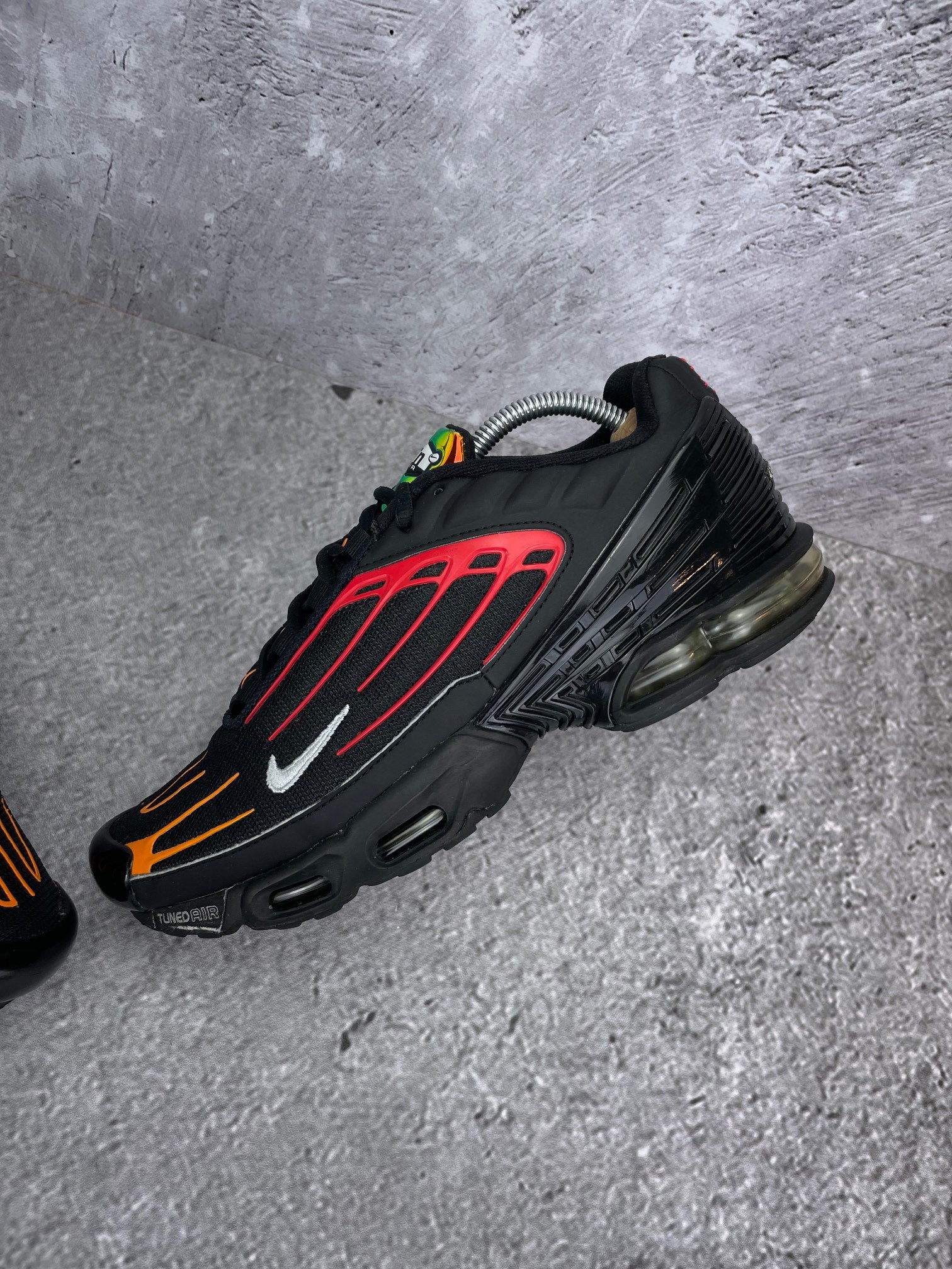 Nike Air Max Plus 3 Black Orange - buty sportowe, widok z góry na wewnętrzną stronę butów