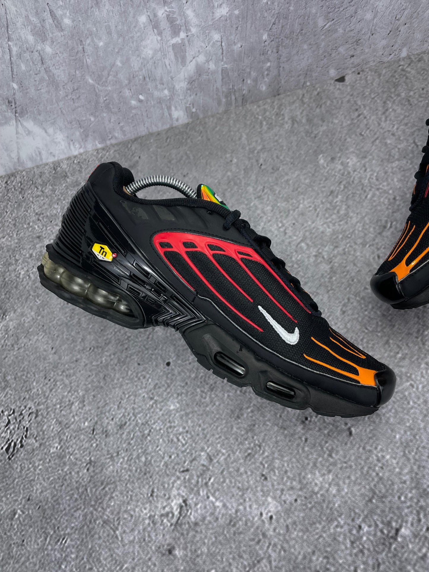 Nike Air Max Plus 3 Black Orange - buty sportowe, wewnętrzny panel lewego buta