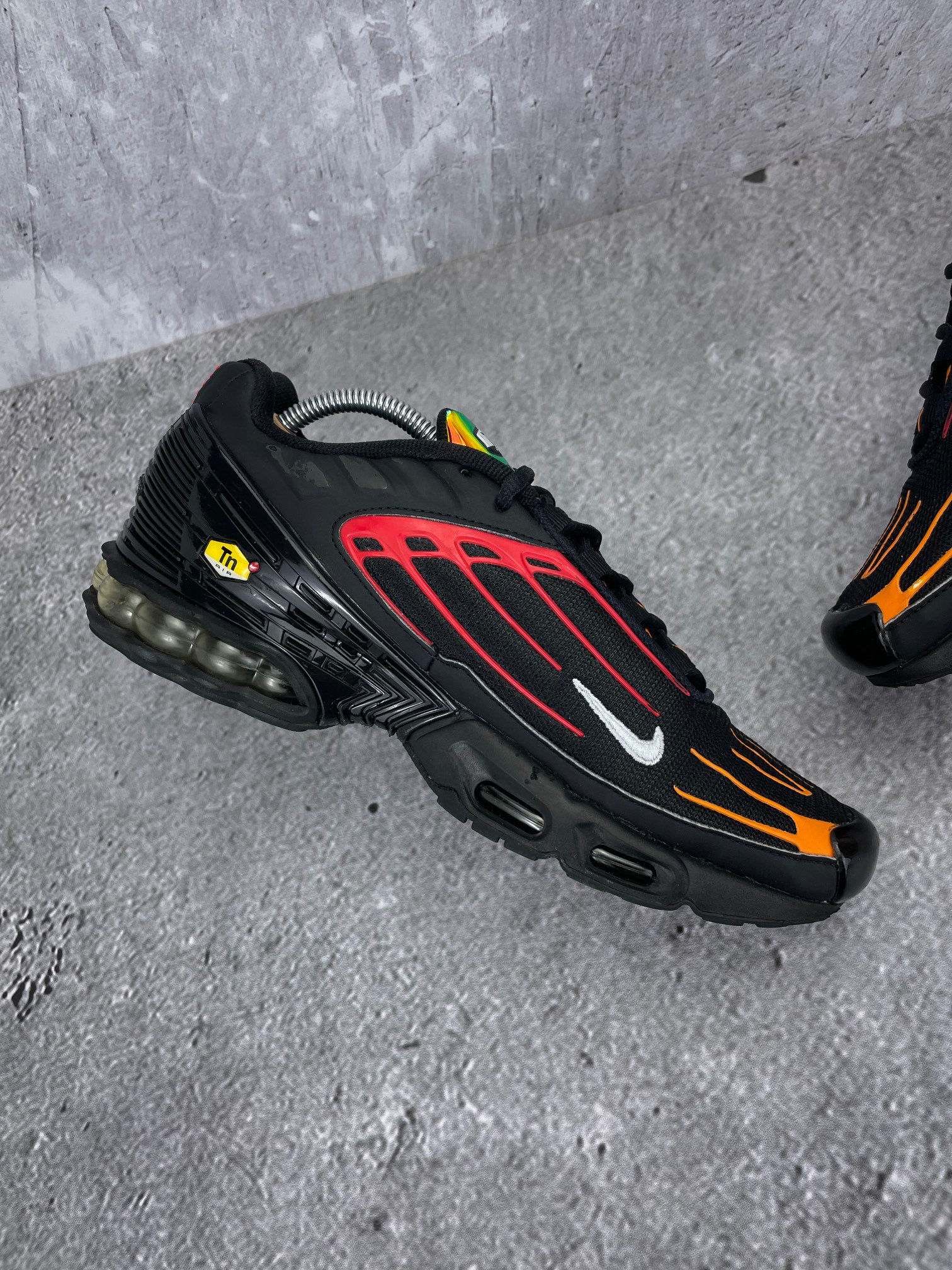 Nike Air Max Plus 3 Black Orange - buty sportowe, wewnętrzny panel lewego buta