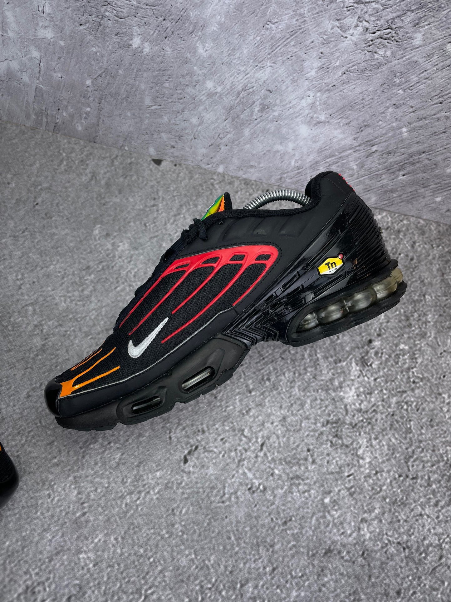Nike Air Max Plus 3 Black Orange - buty sportowe, wewnętrzny panel prawego buta