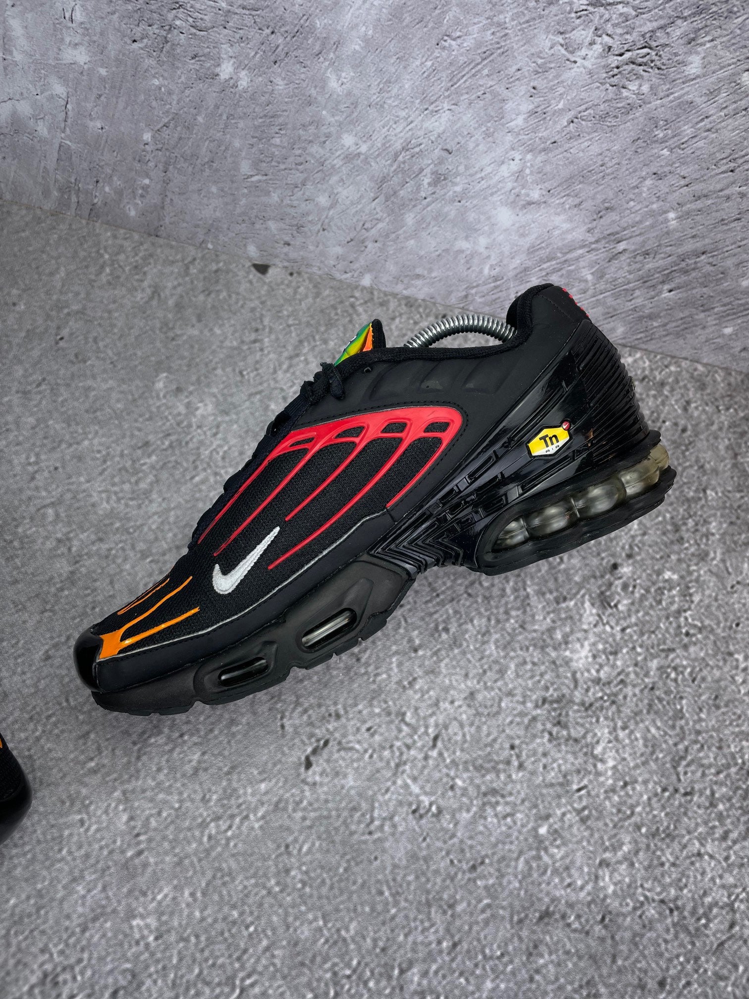 Nike Air Max Plus 3 Black Orange - buty sportowe, wewnętrzny panel prawego buta
